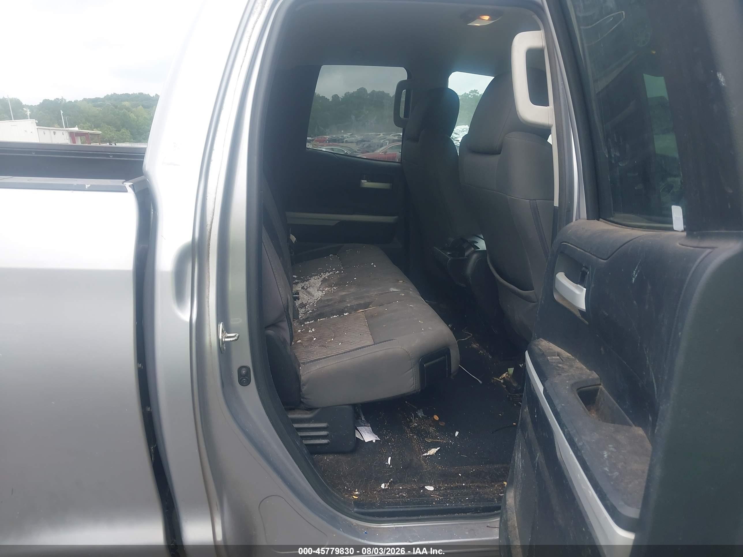 2014 Toyota Tundra Sr5 5.7l V8 Silver vin: 5TFRY5F17EX169931