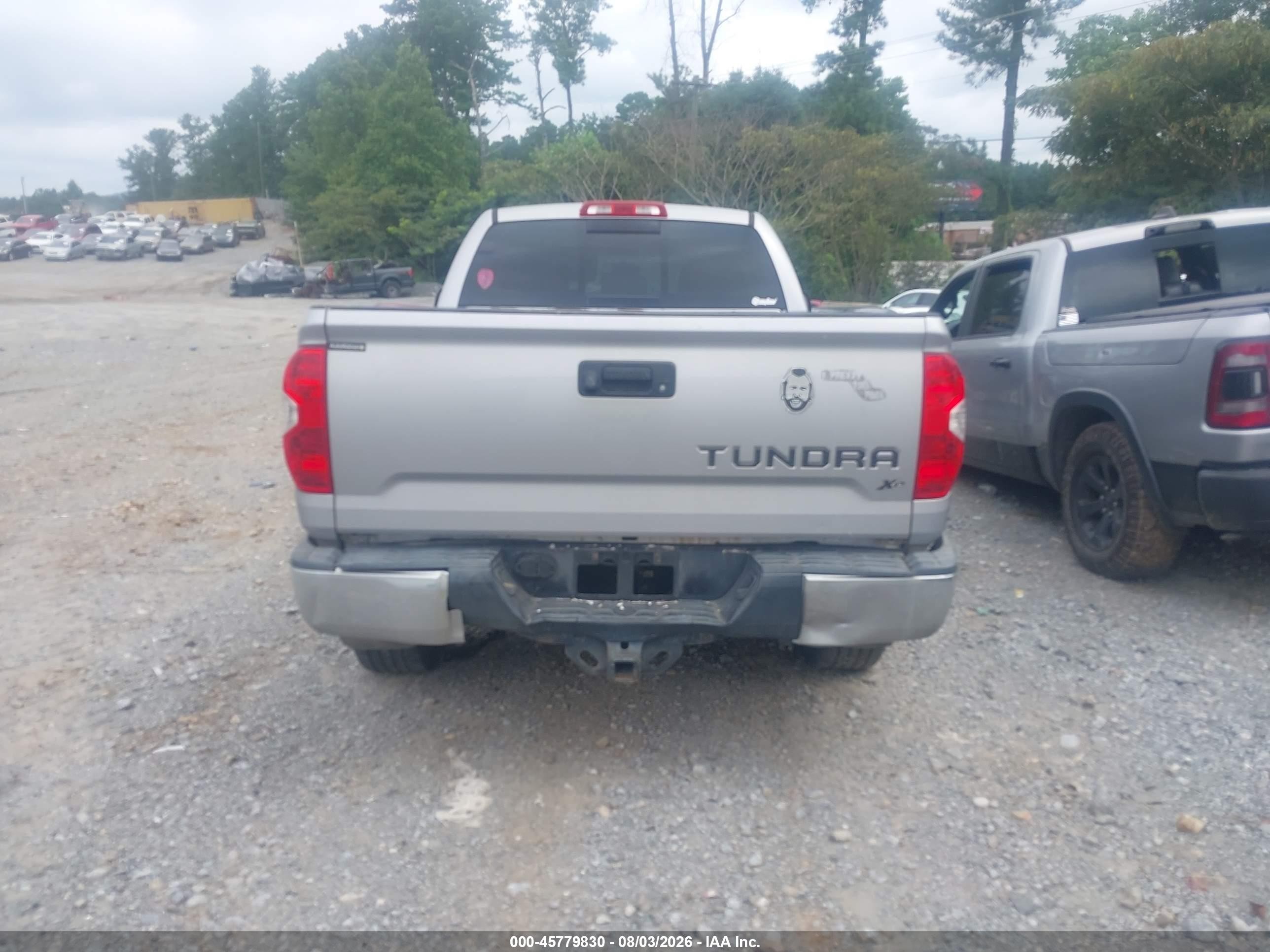 2014 Toyota Tundra Sr5 5.7l V8 Silver vin: 5TFRY5F17EX169931