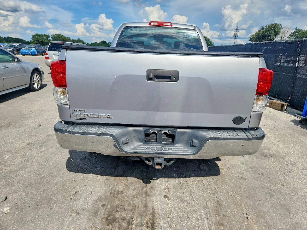 2010 Toyota Tundra Double Cab Sr5 Silver vin: 5TFRY5F18AX075633