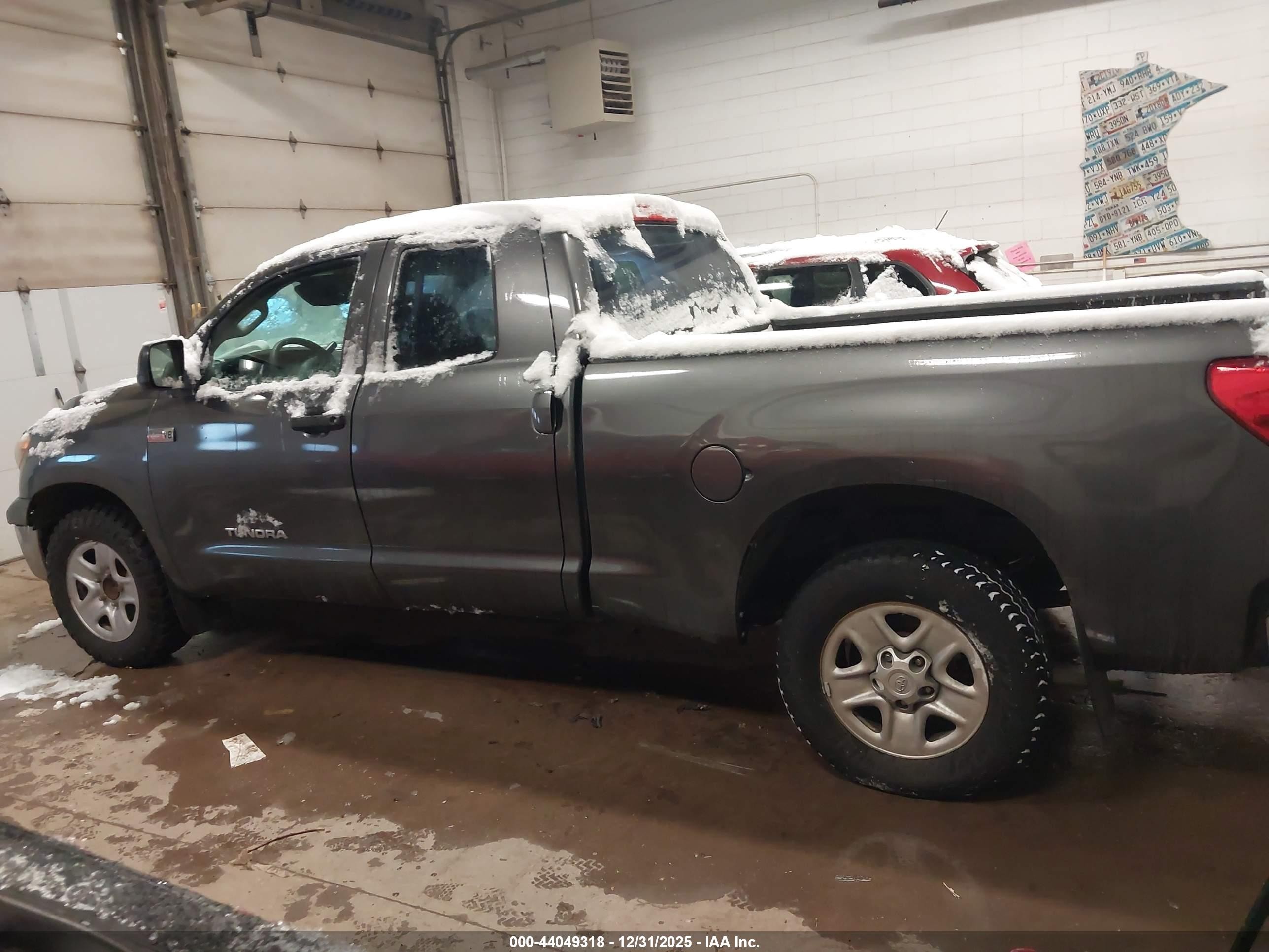 2011 Toyota Tundra Grade 5.7l V8 Gray vin: 5TFRY5F18BX098928