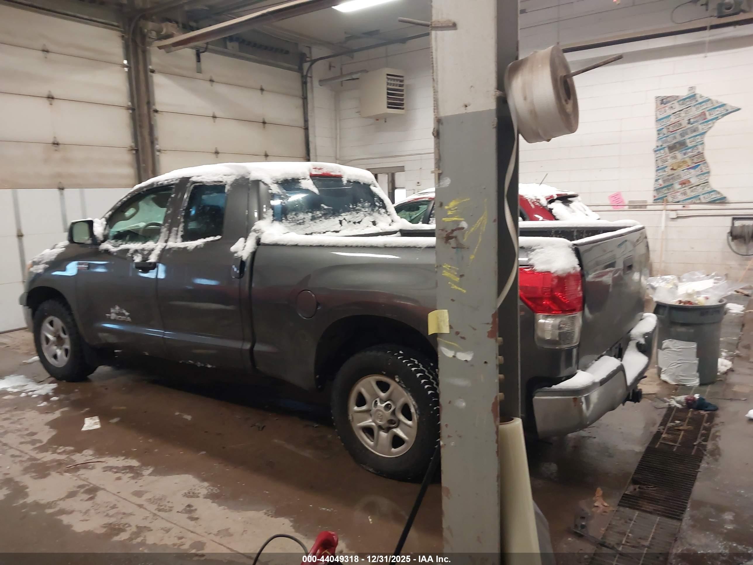 2011 Toyota Tundra Grade 5.7l V8 Gray vin: 5TFRY5F18BX098928