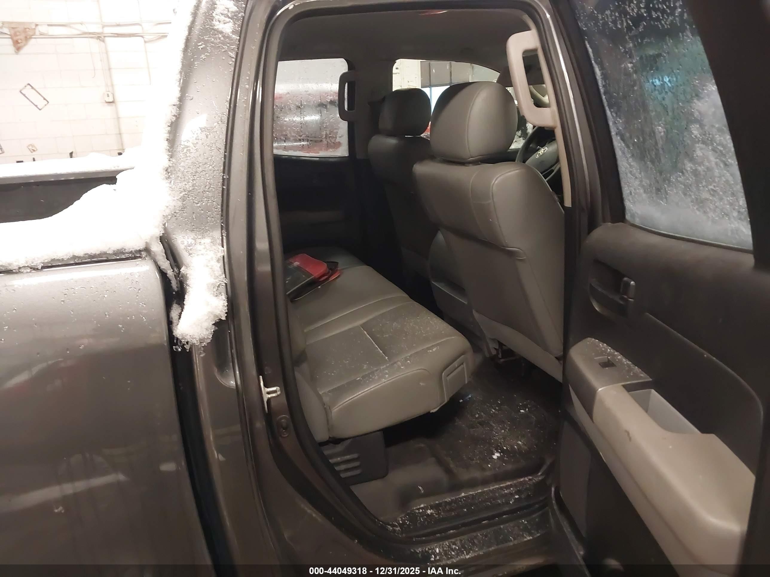 2011 Toyota Tundra Grade 5.7l V8 Gray vin: 5TFRY5F18BX098928