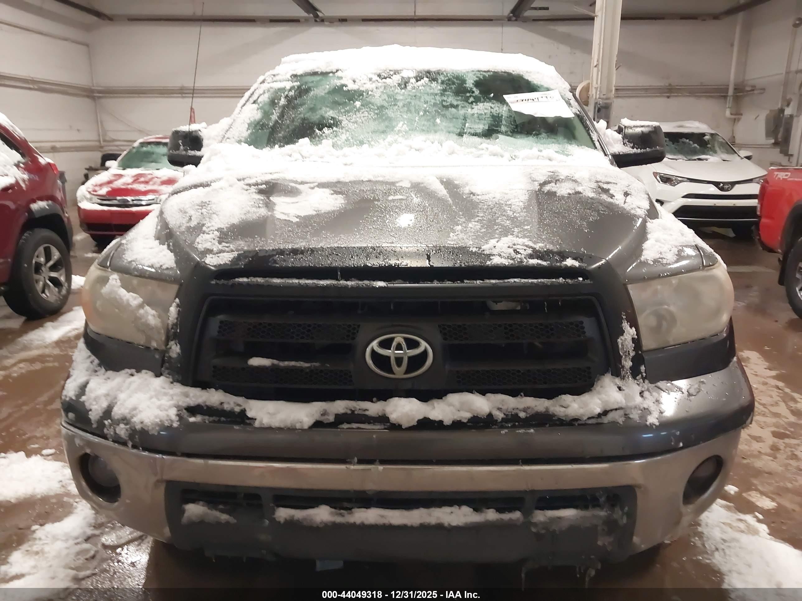 2011 Toyota Tundra Grade 5.7l V8 Gray vin: 5TFRY5F18BX098928