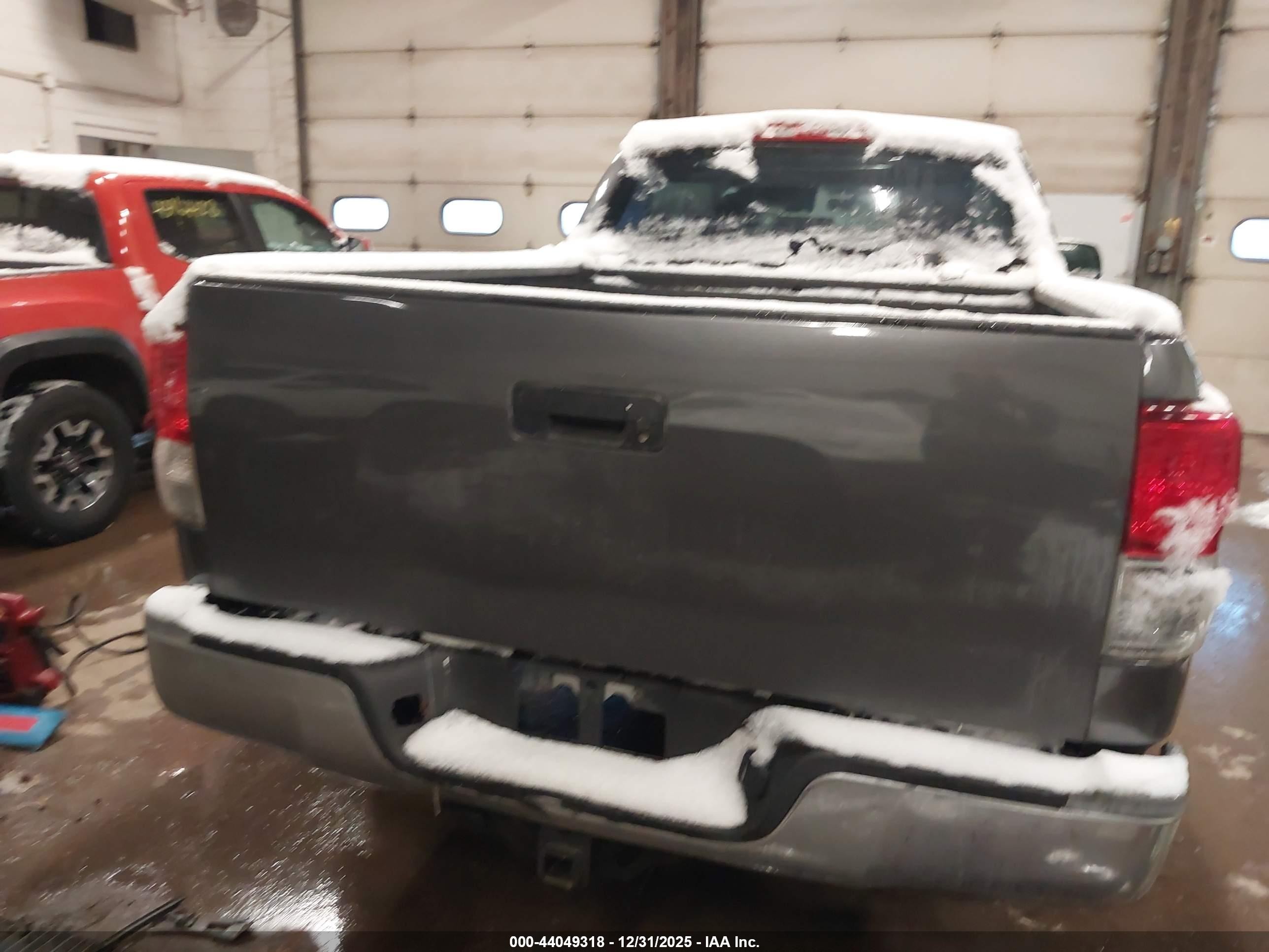 2011 Toyota Tundra Grade 5.7l V8 Gray vin: 5TFRY5F18BX098928
