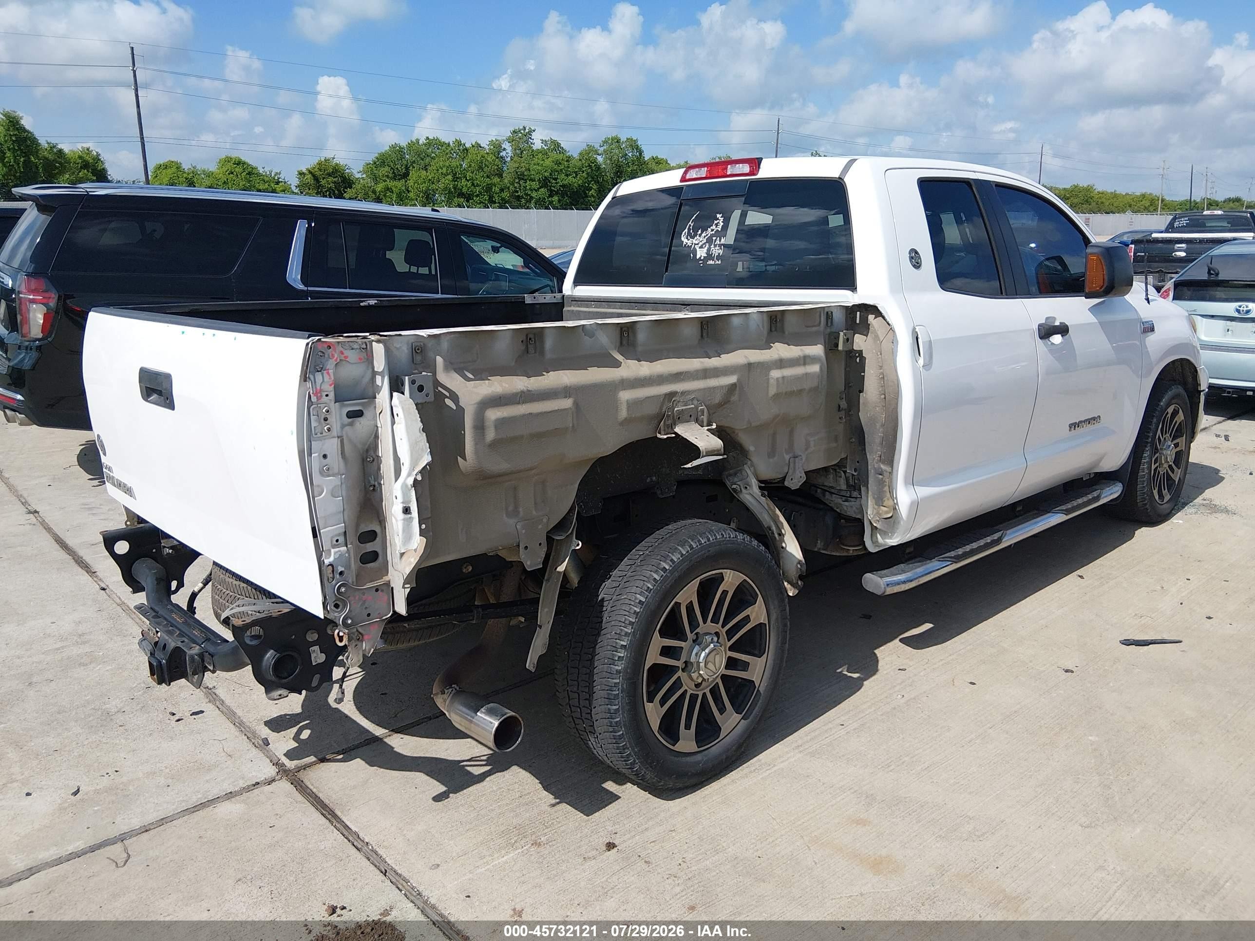 2013 Toyota Tundra Grade 5.7l V8 White vin: 5TFRY5F18DX141330