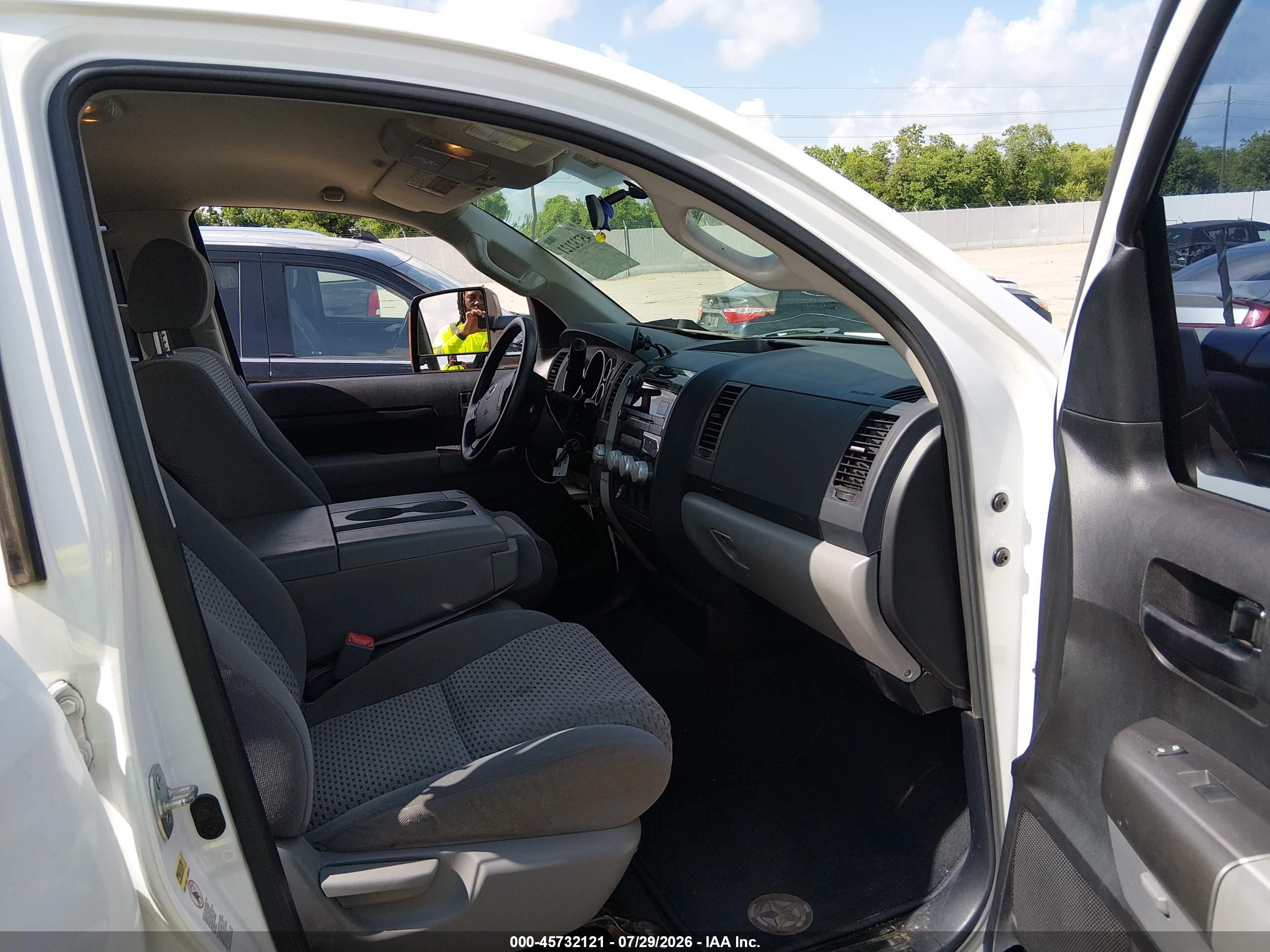 2013 Toyota Tundra Grade 5.7l V8 White vin: 5TFRY5F18DX141330