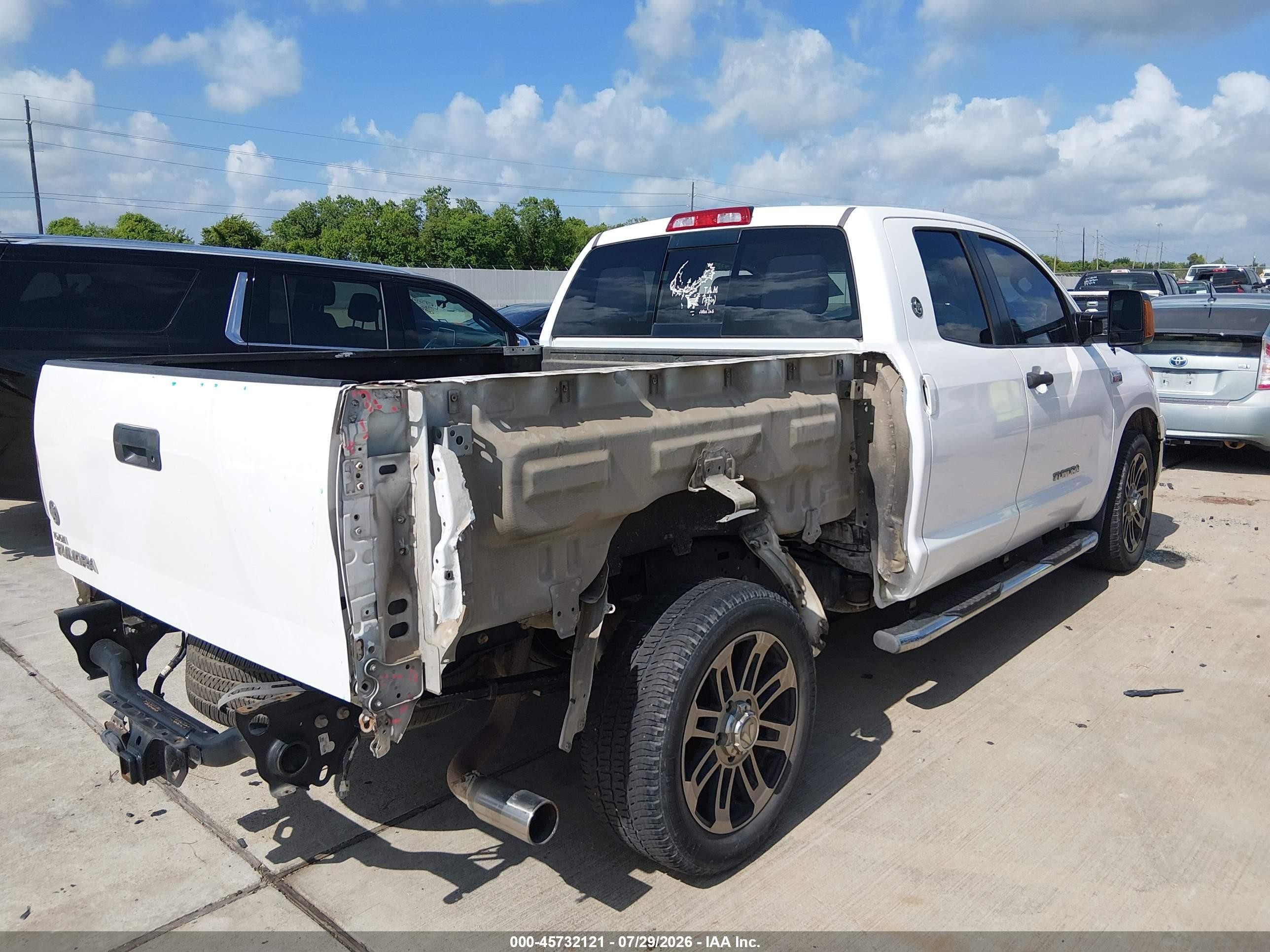 2013 Toyota Tundra Grade 5.7l V8 White vin: 5TFRY5F18DX141330