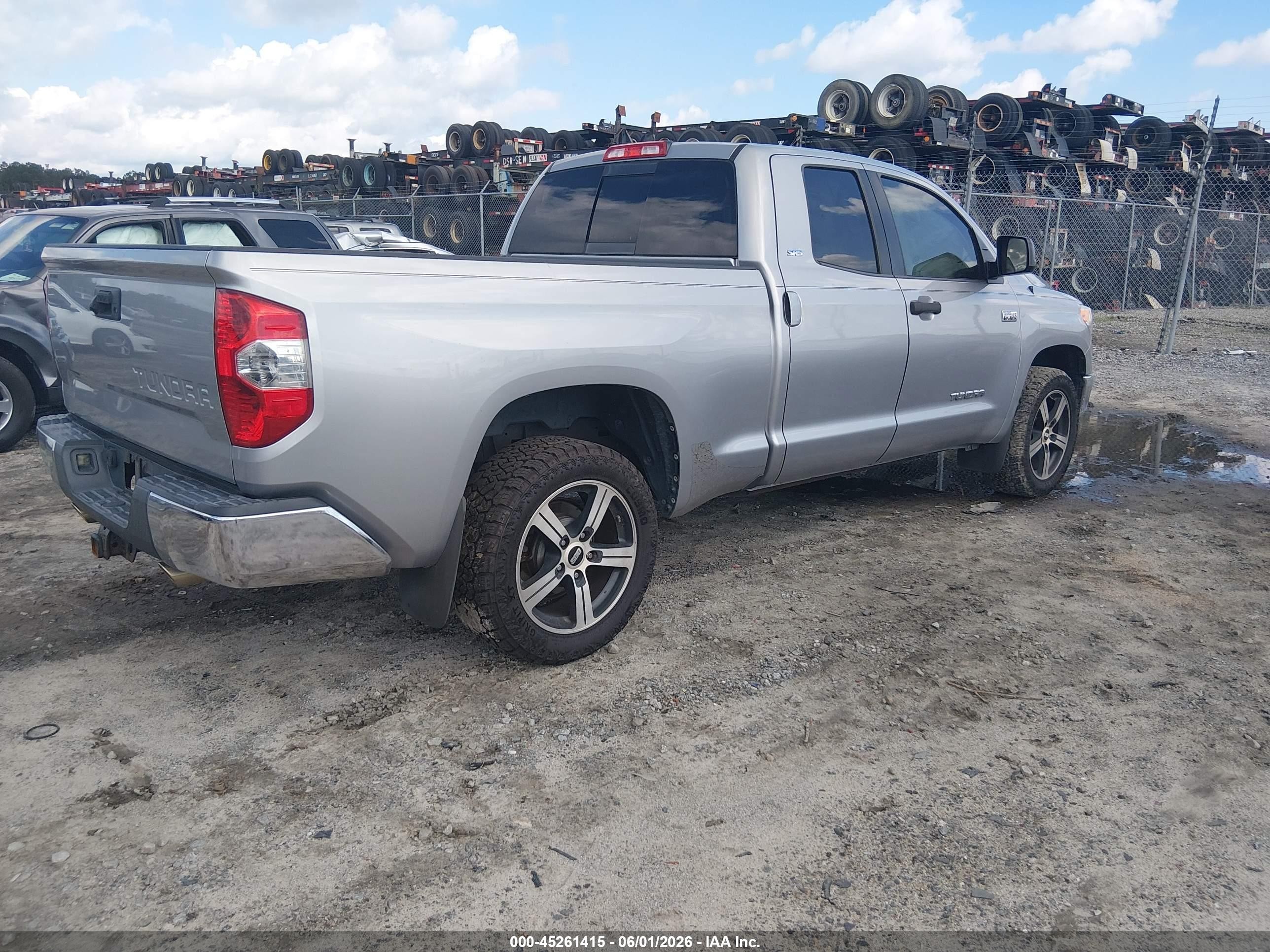 2014 Toyota Tundra Sr5 5.7l V8 Silver vin: 5TFRY5F18EX169615