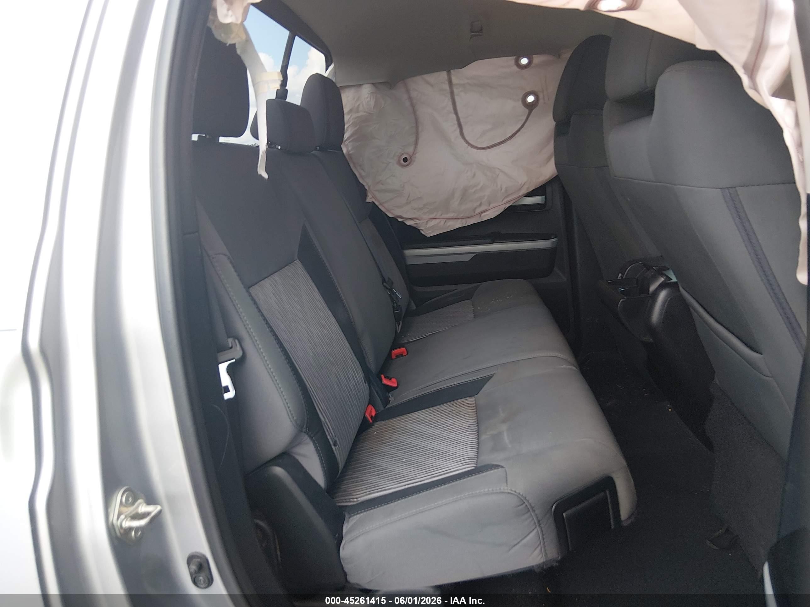 2014 Toyota Tundra Sr5 5.7l V8 Silver vin: 5TFRY5F18EX169615