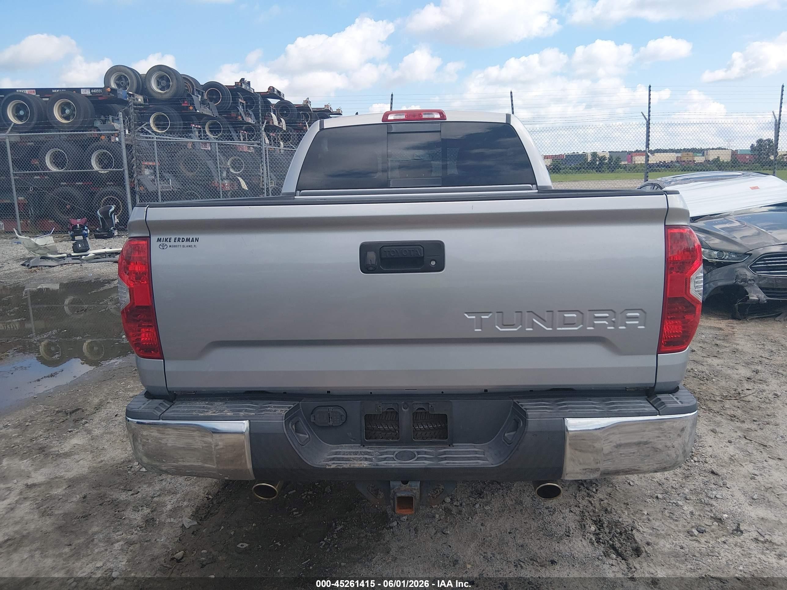 2014 Toyota Tundra Sr5 5.7l V8 Silver vin: 5TFRY5F18EX169615