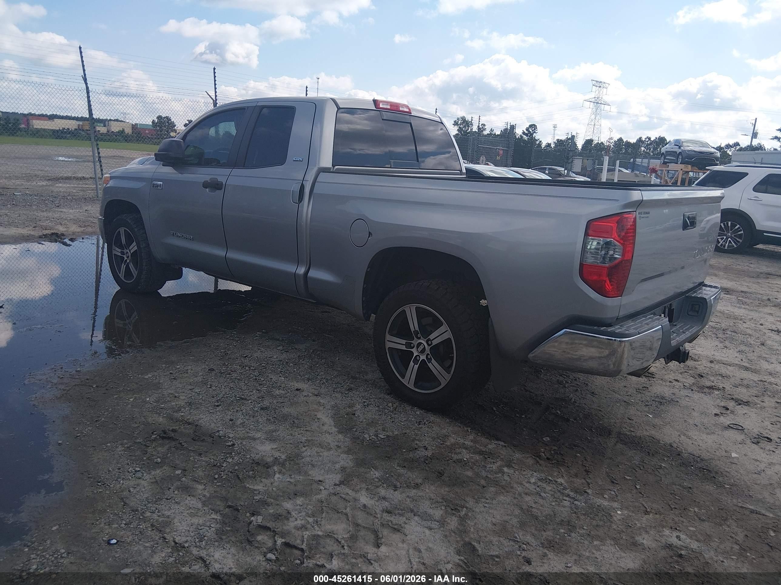 2014 Toyota Tundra Sr5 5.7l V8 Silver vin: 5TFRY5F18EX169615