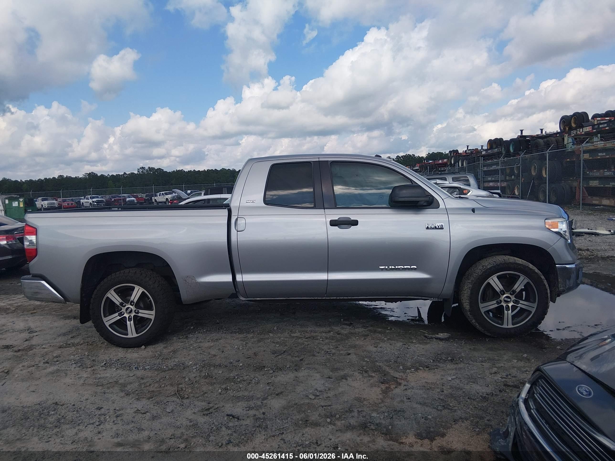 2014 Toyota Tundra Sr5 5.7l V8 Silver vin: 5TFRY5F18EX169615