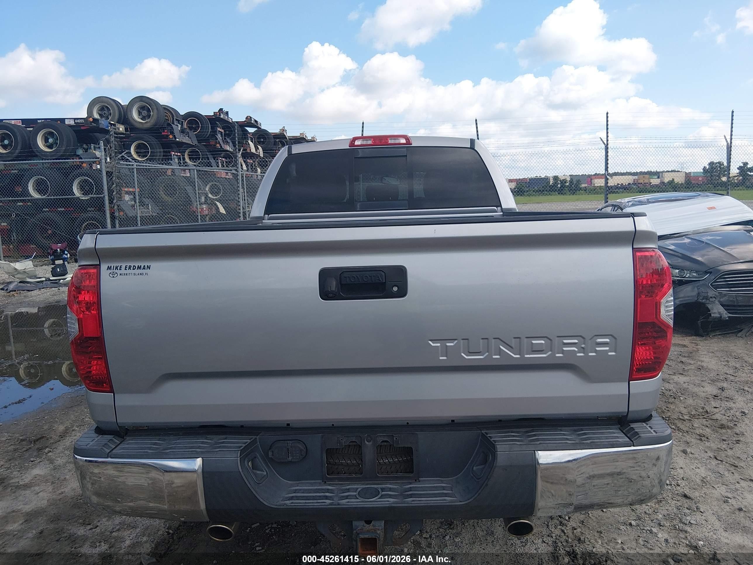 2014 Toyota Tundra Sr5 5.7l V8 Silver vin: 5TFRY5F18EX169615