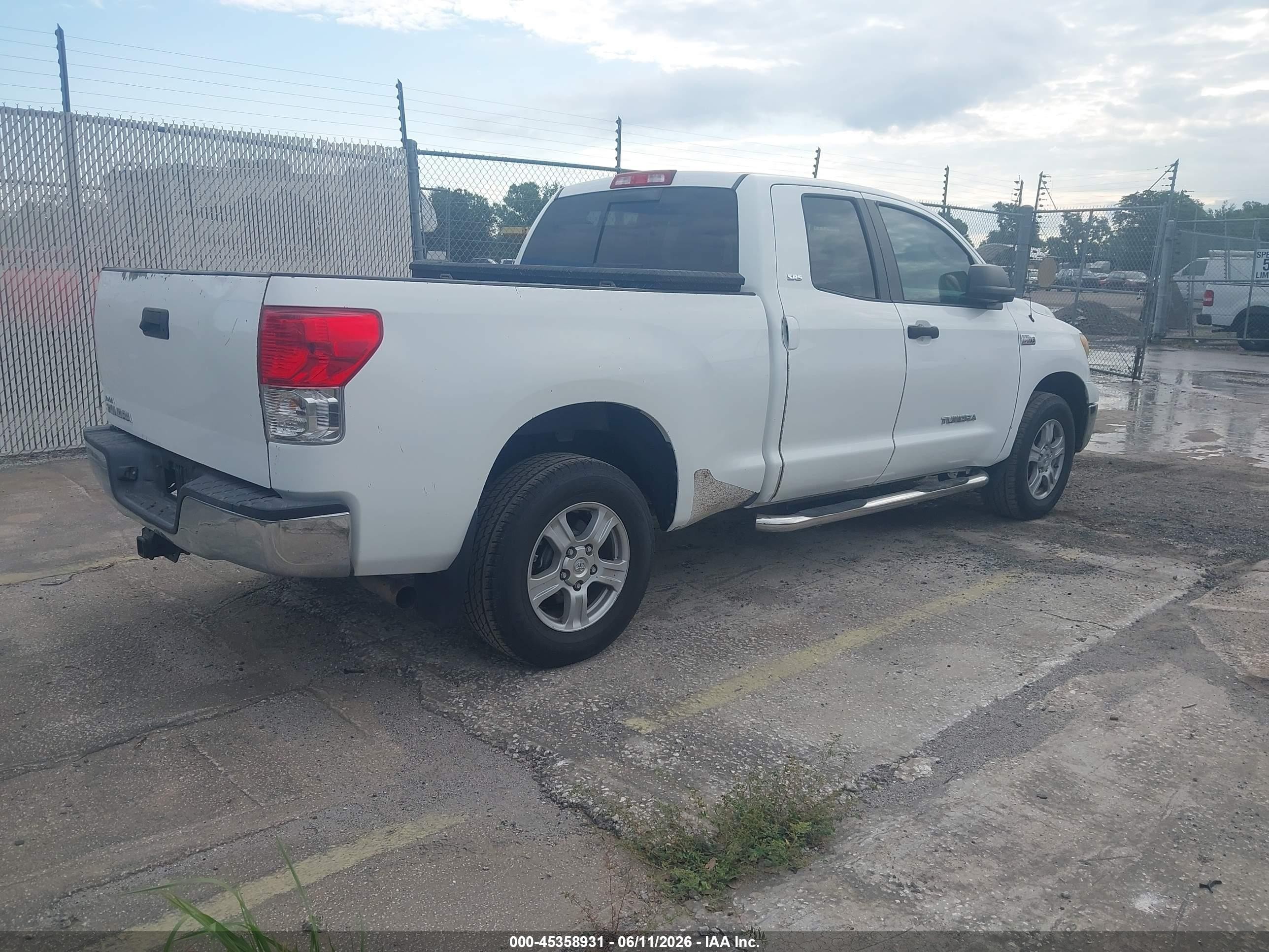 2013 Toyota Tundra Grade 5.7l V8 White vin: 5TFRY5F19DX138159