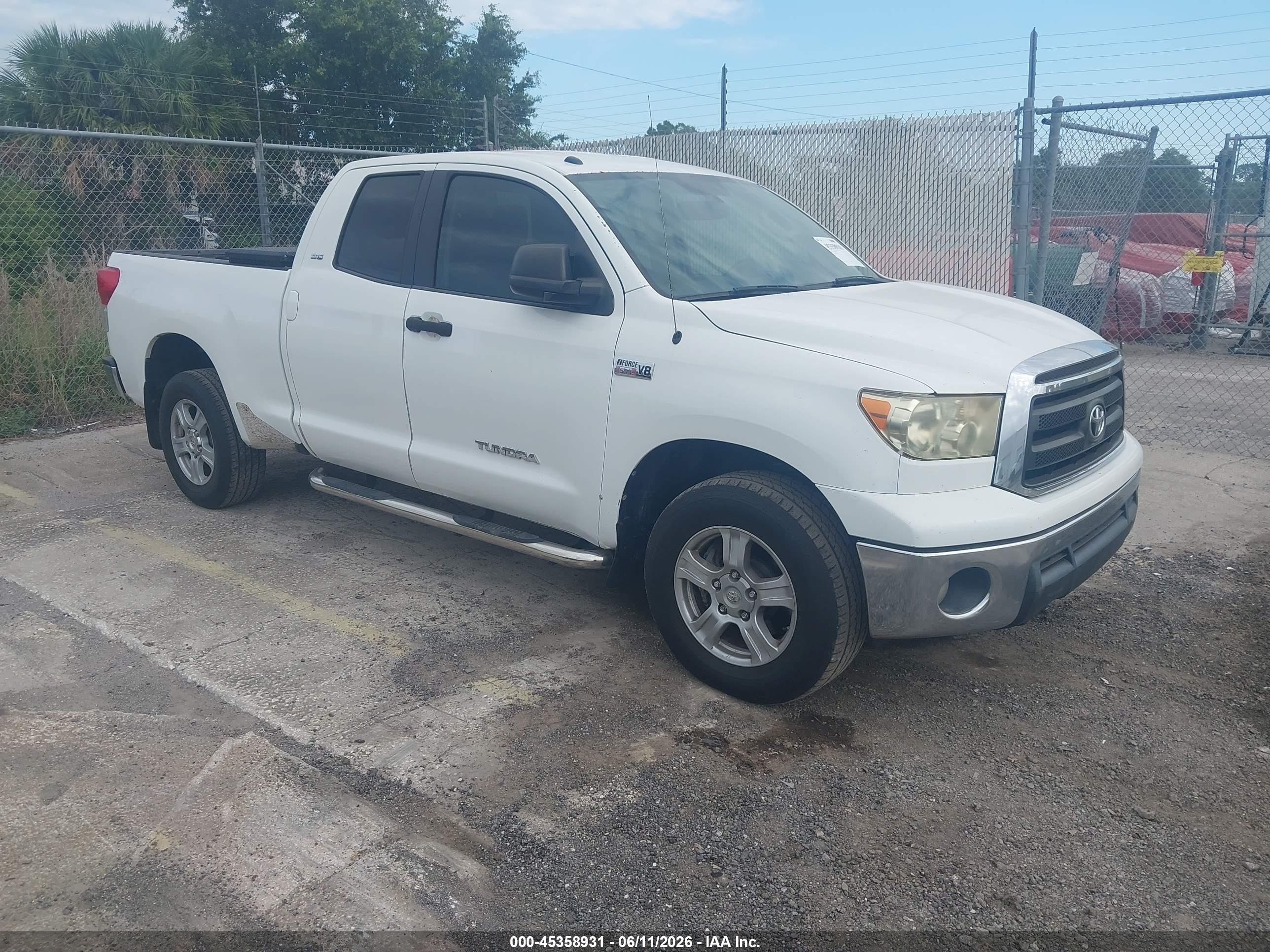 2013 Toyota Tundra Grade 5.7l V8 White vin: 5TFRY5F19DX138159