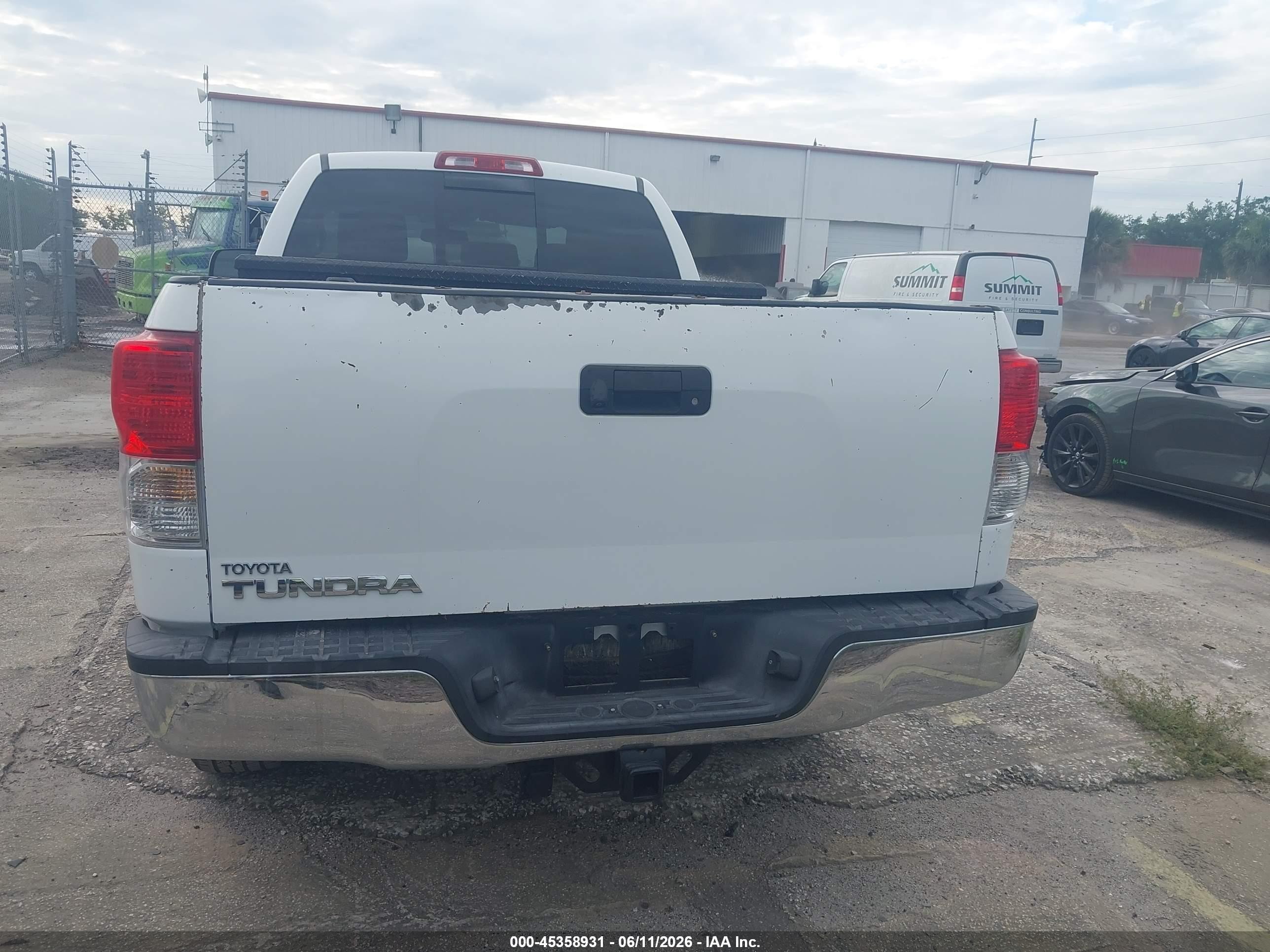 2013 Toyota Tundra Grade 5.7l V8 White vin: 5TFRY5F19DX138159