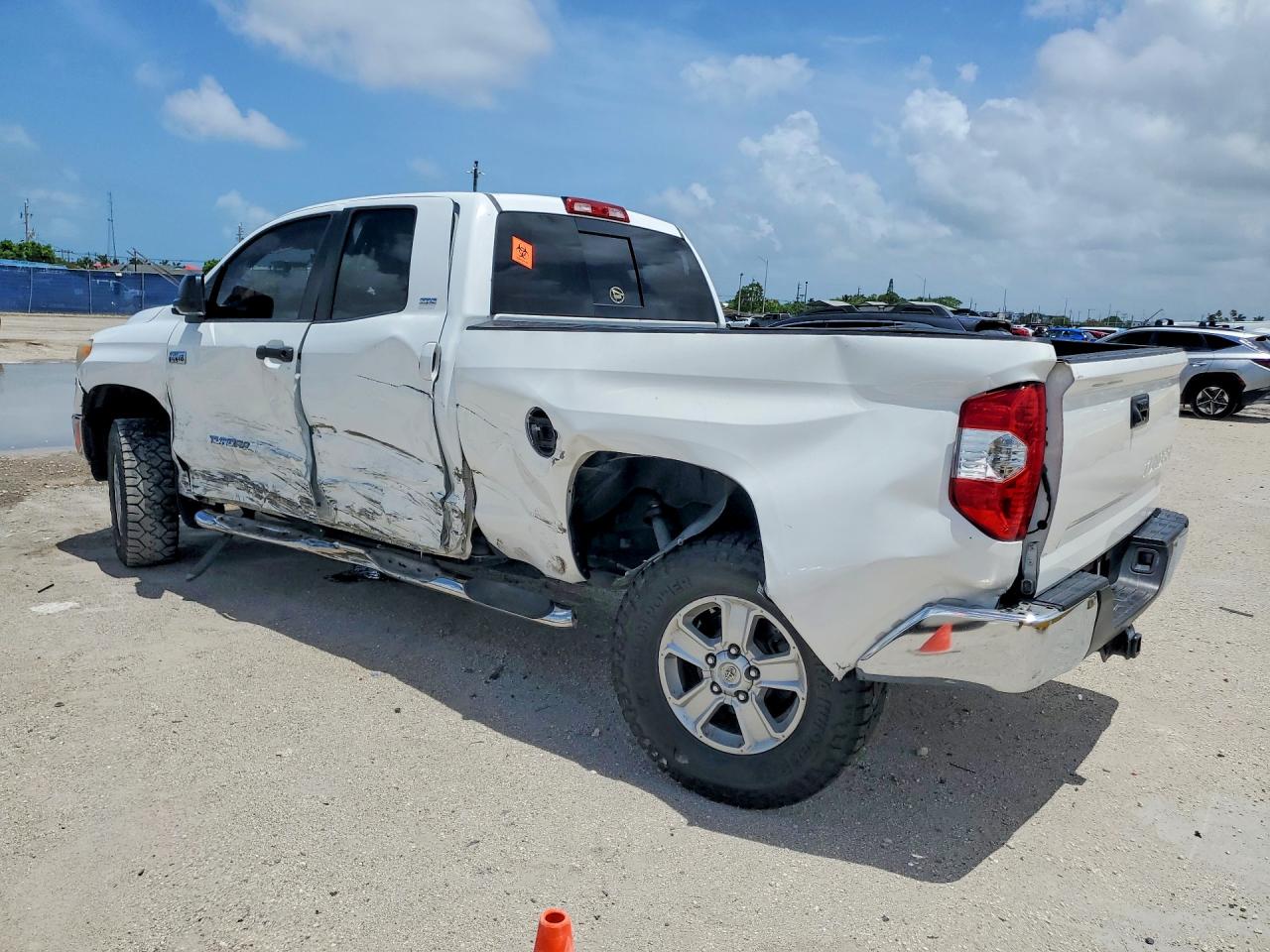 2014 Toyota Tundra Sr5 White vin: 5TFRY5F19EX156453