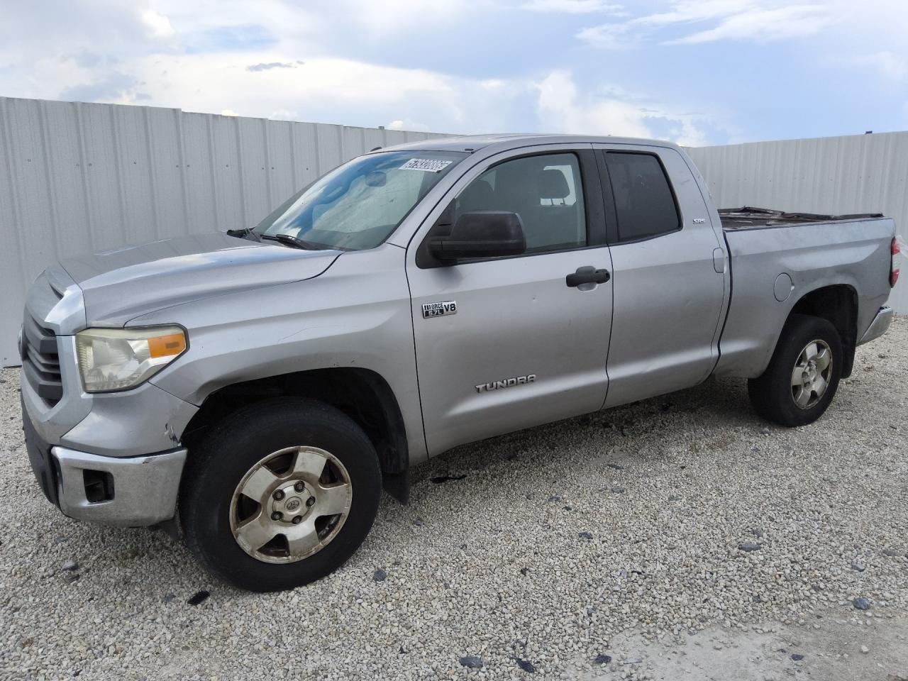 2014 Toyota Tundra Sr5 Silver vin: 5TFRY5F19EX170529 Damage: Left Front Tire, Worn, Replacement Required