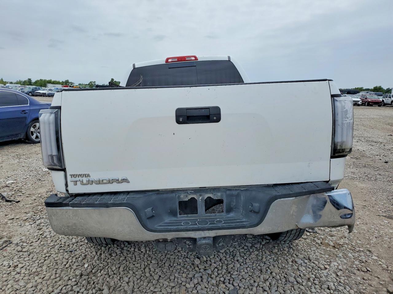 2010 Toyota Tundra White vin: 5TFRY5F1XAX077707