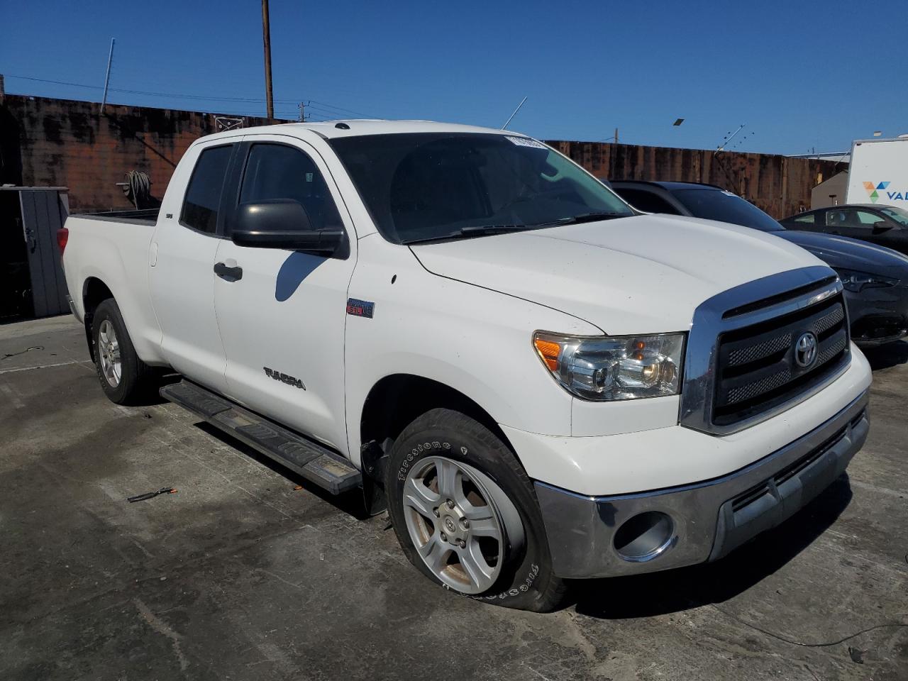2010 Toyota Tundra Double Cab Sr5 Белый vin: 5TFRY5F1XAX088464