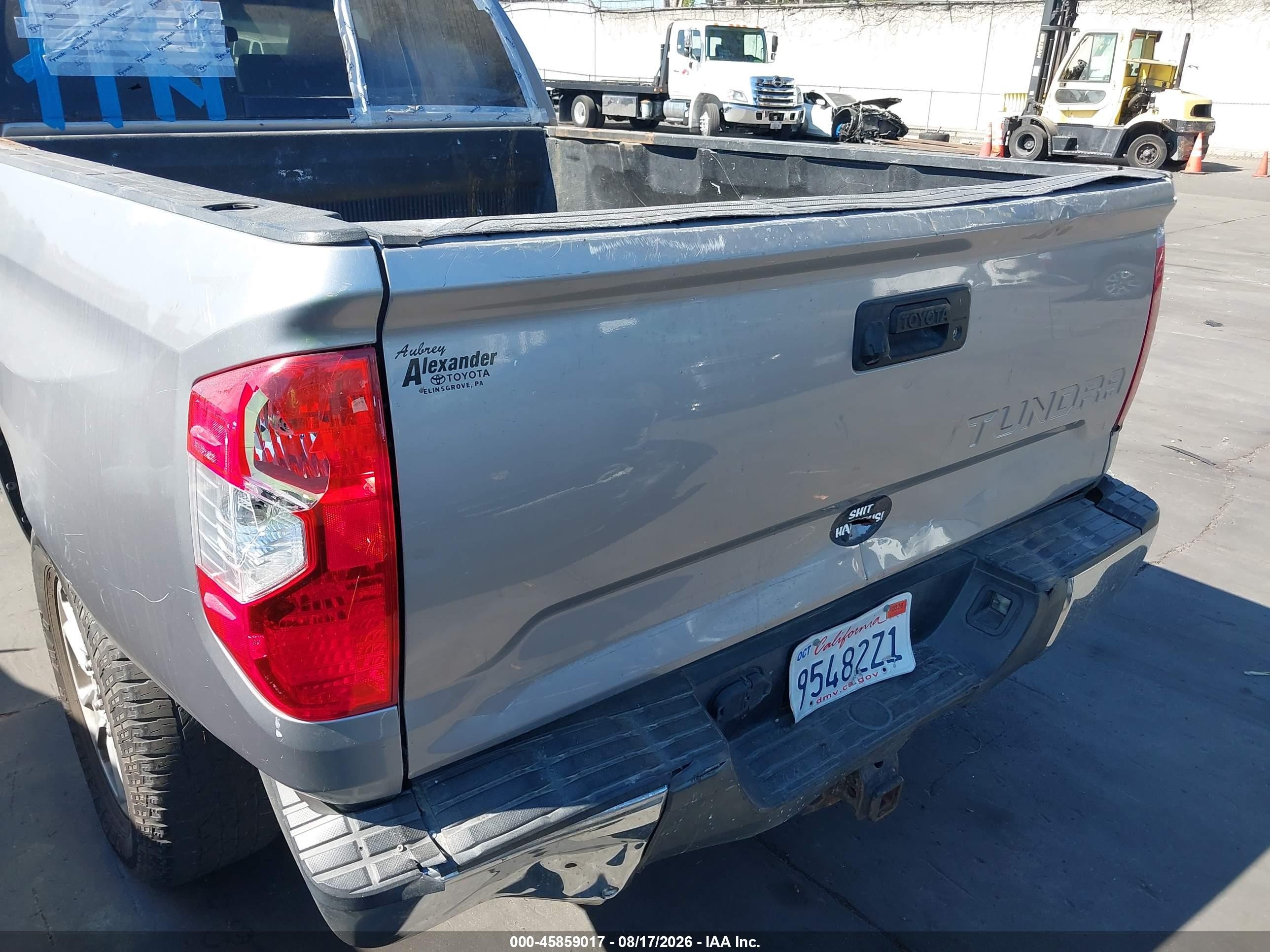 2015 Toyota Tundra Sr5 5.7l V8 Silver vin: 5TFRY5F1XFX185753