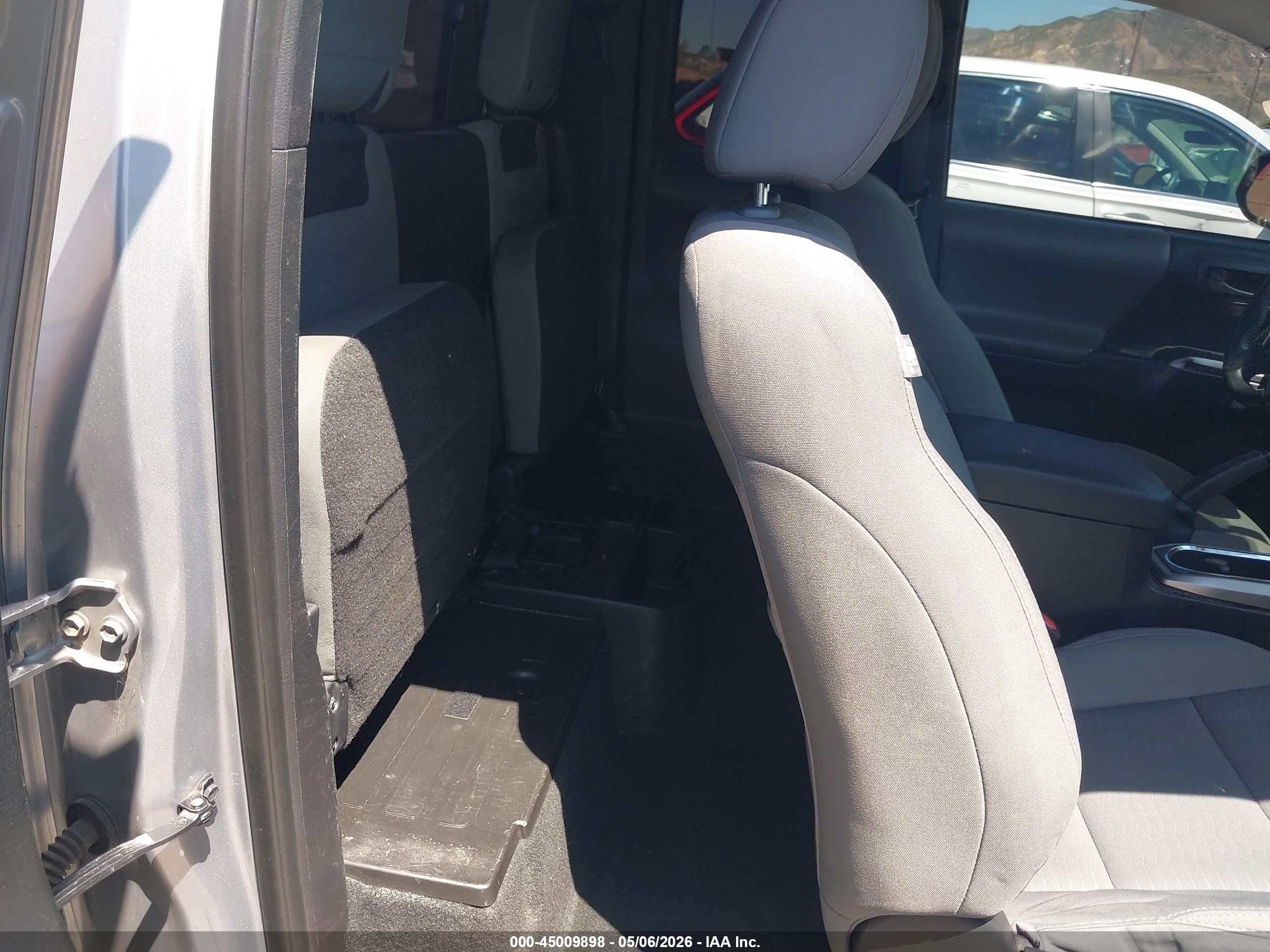 2016 Toyota Tacoma Sr5 V6 Серебряный vin: 5TFRZ5CNXGX006293