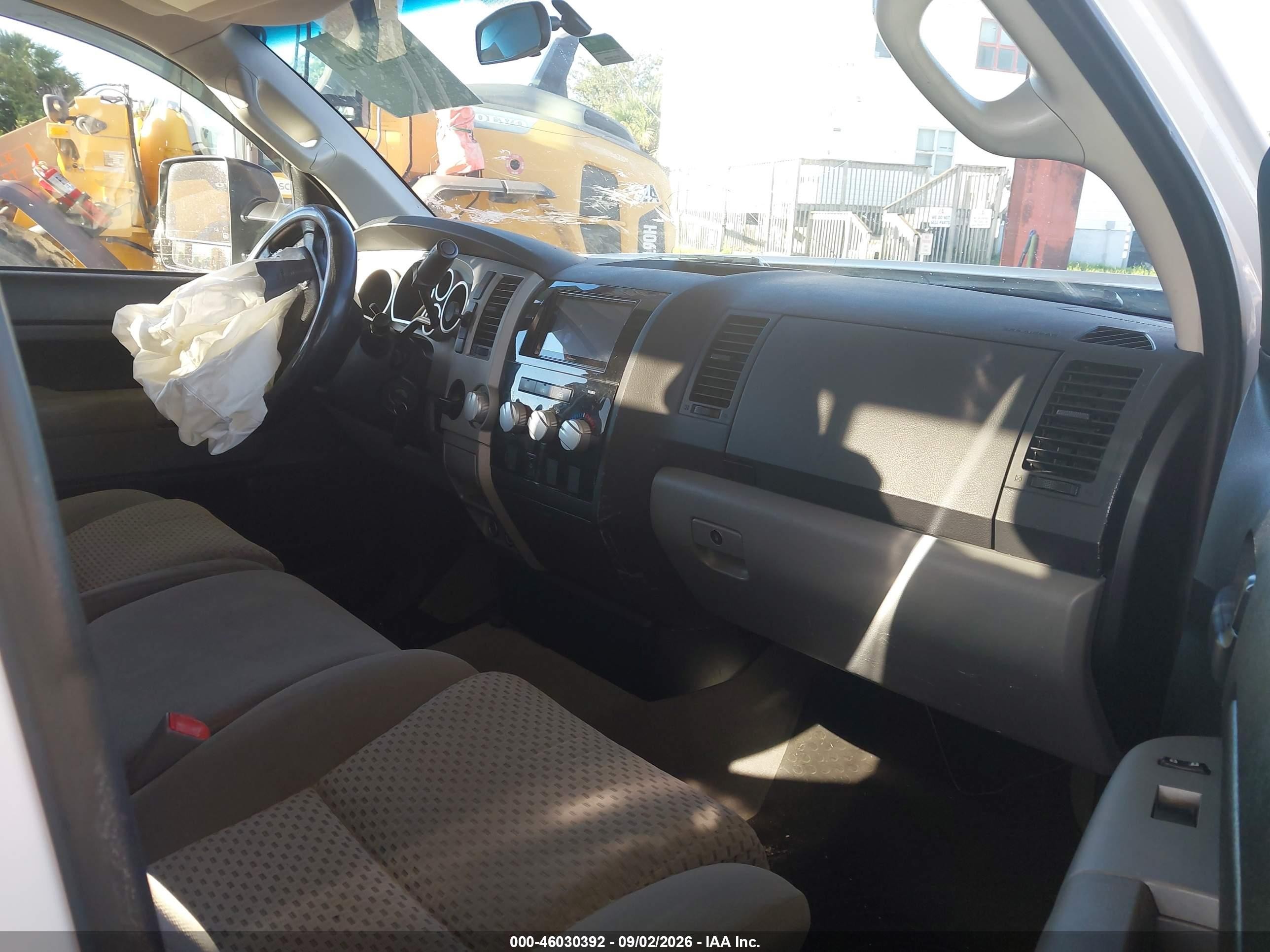 2007 Toyota Tundra Double Cab Sr5 White vin: 5TFSV54187X001912