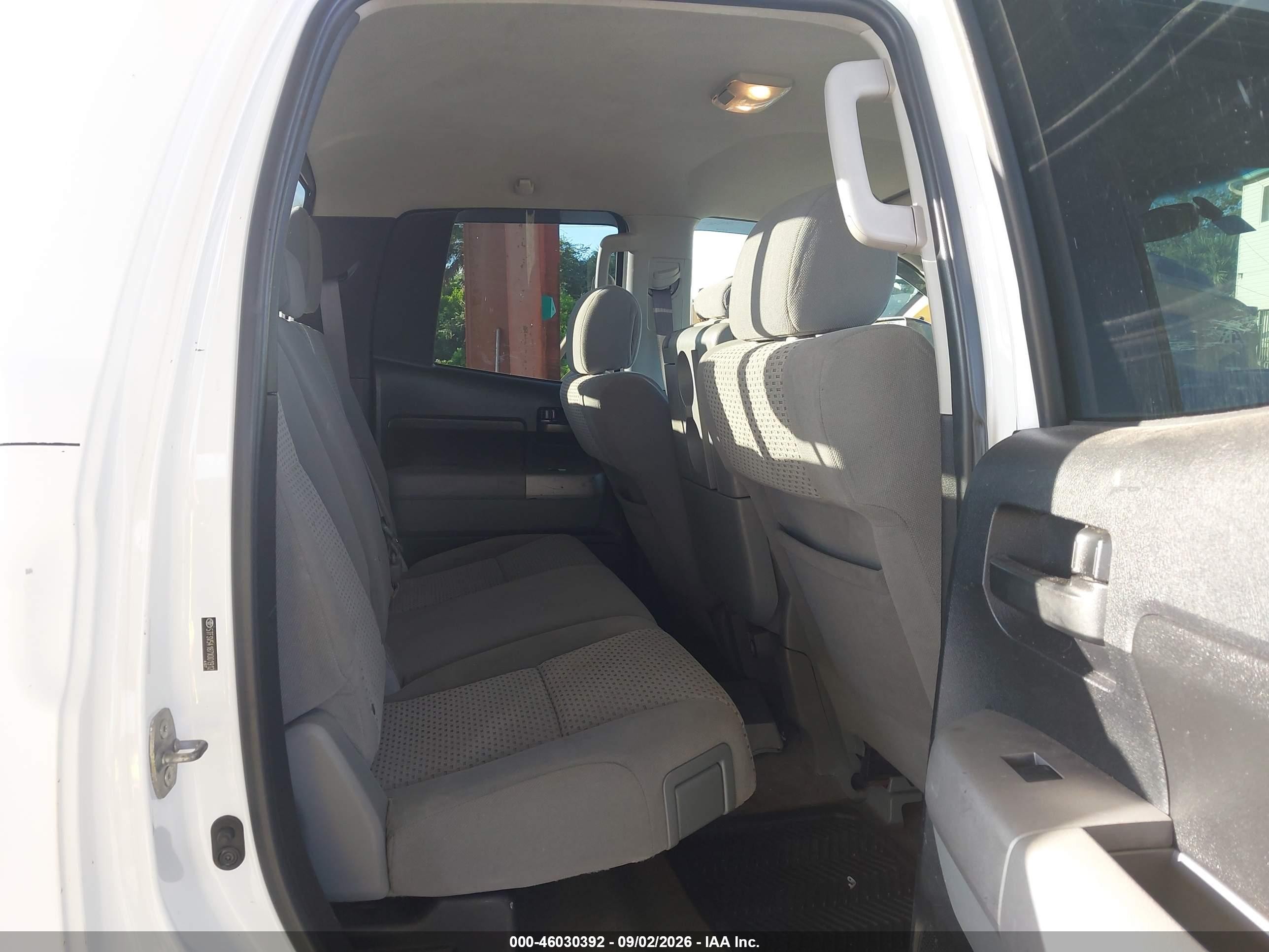 2007 Toyota Tundra Double Cab Sr5 White vin: 5TFSV54187X001912