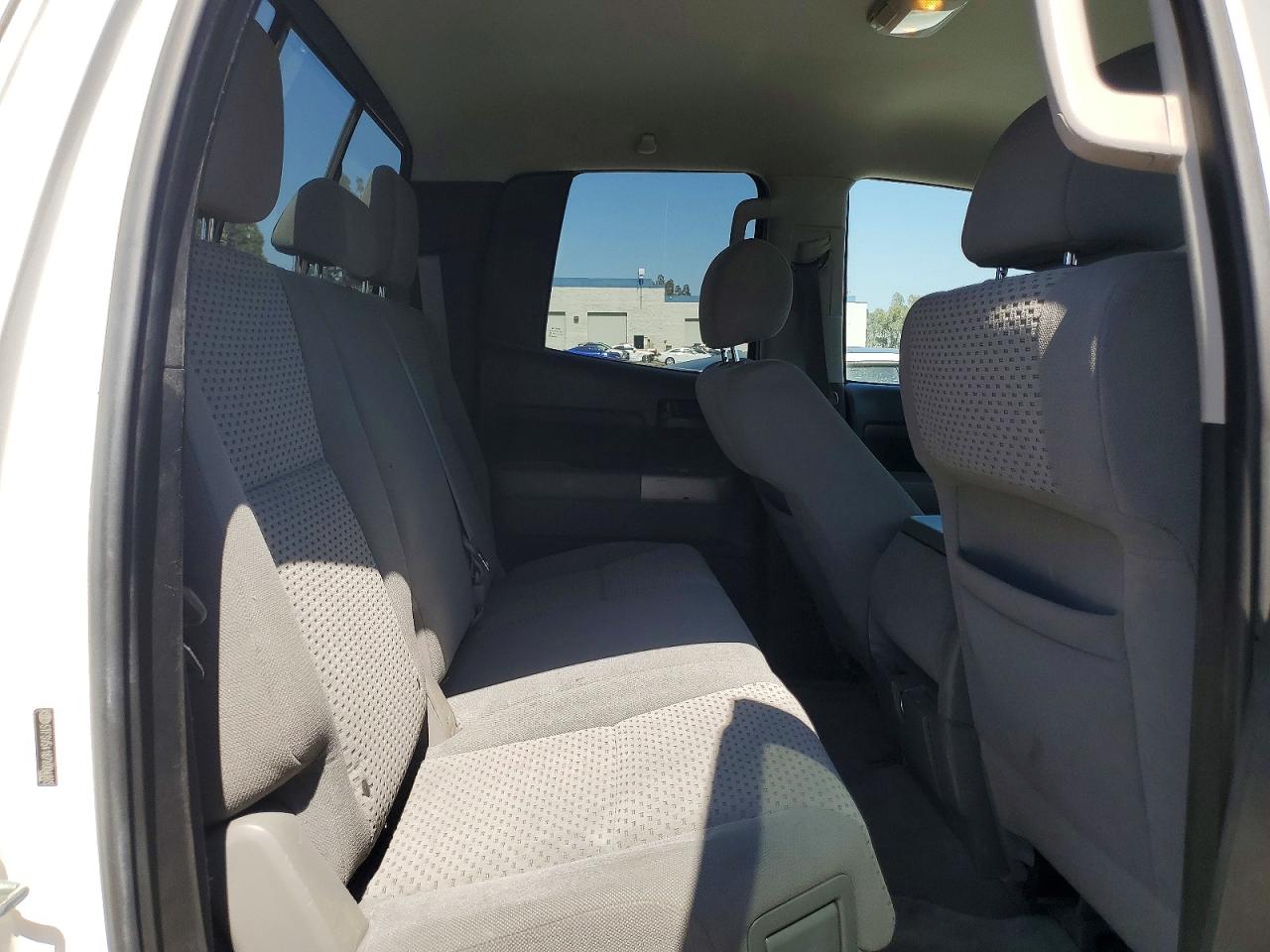 2007 Toyota Tundra Double Cab Sr5 White vin: 5TFSV54187X004065