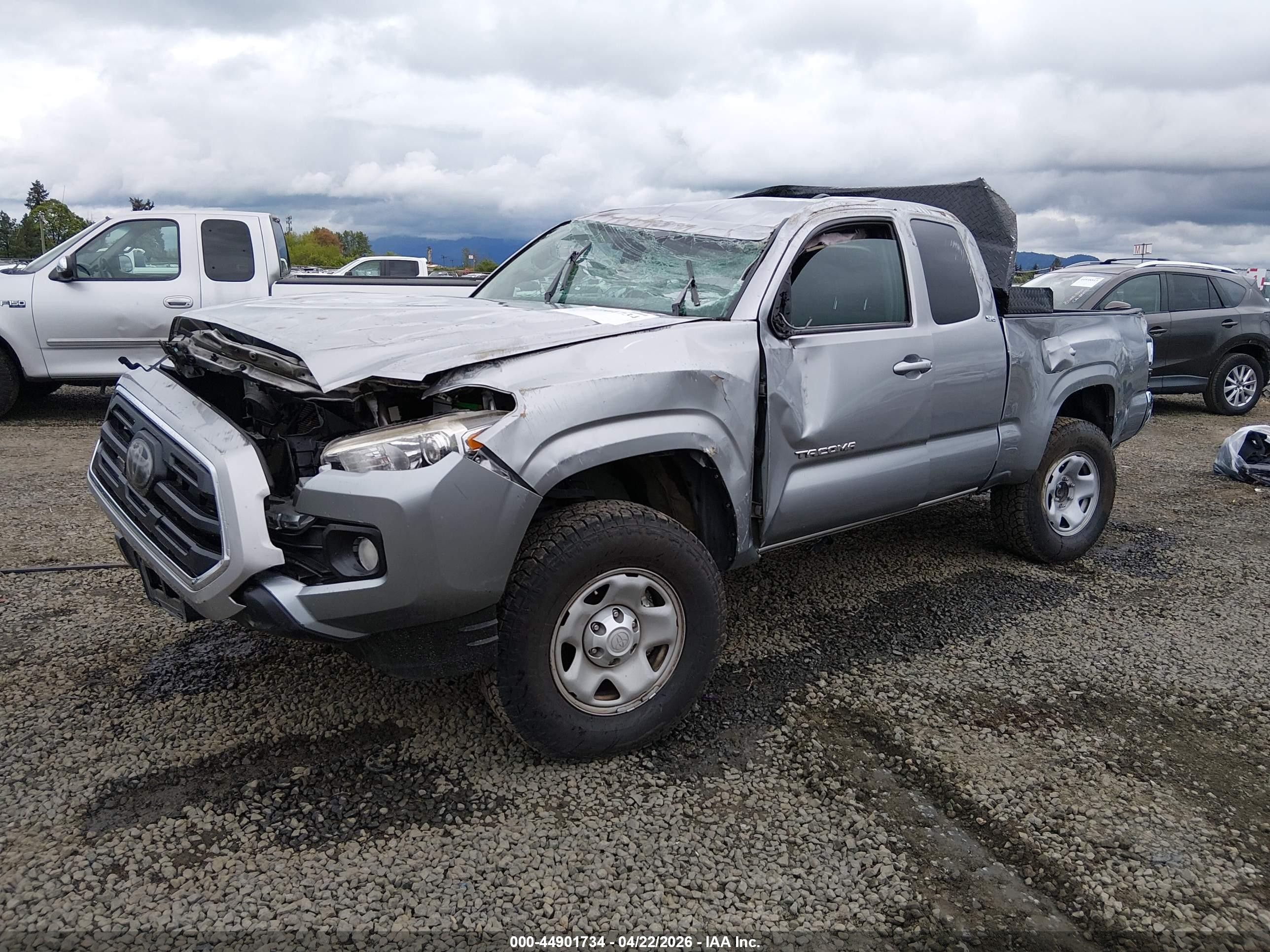 2018 Toyota Tacoma Sr5 Silver vin: 5TFSX5EN2JX062997