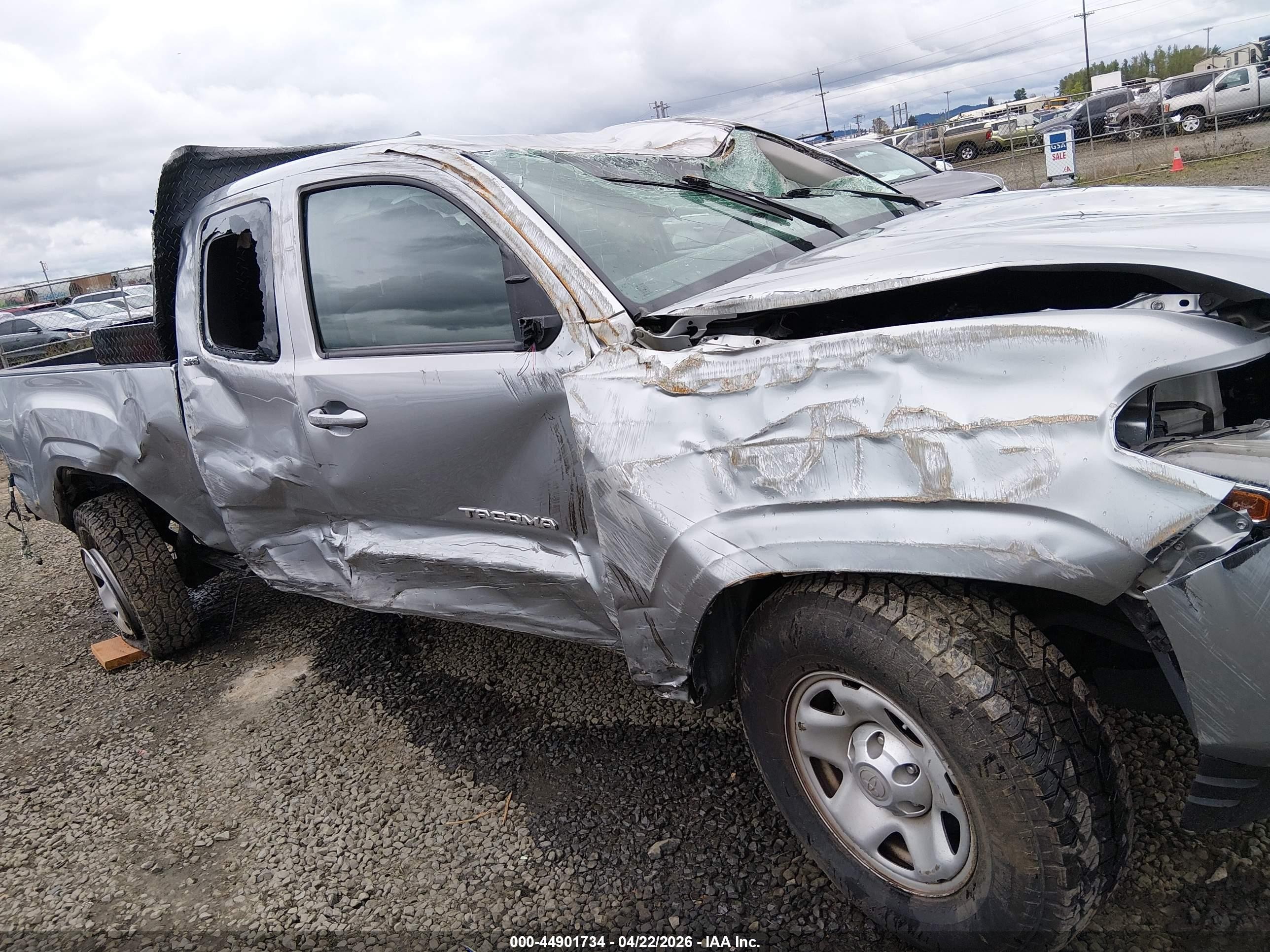 2018 Toyota Tacoma Sr5 Silver vin: 5TFSX5EN2JX062997