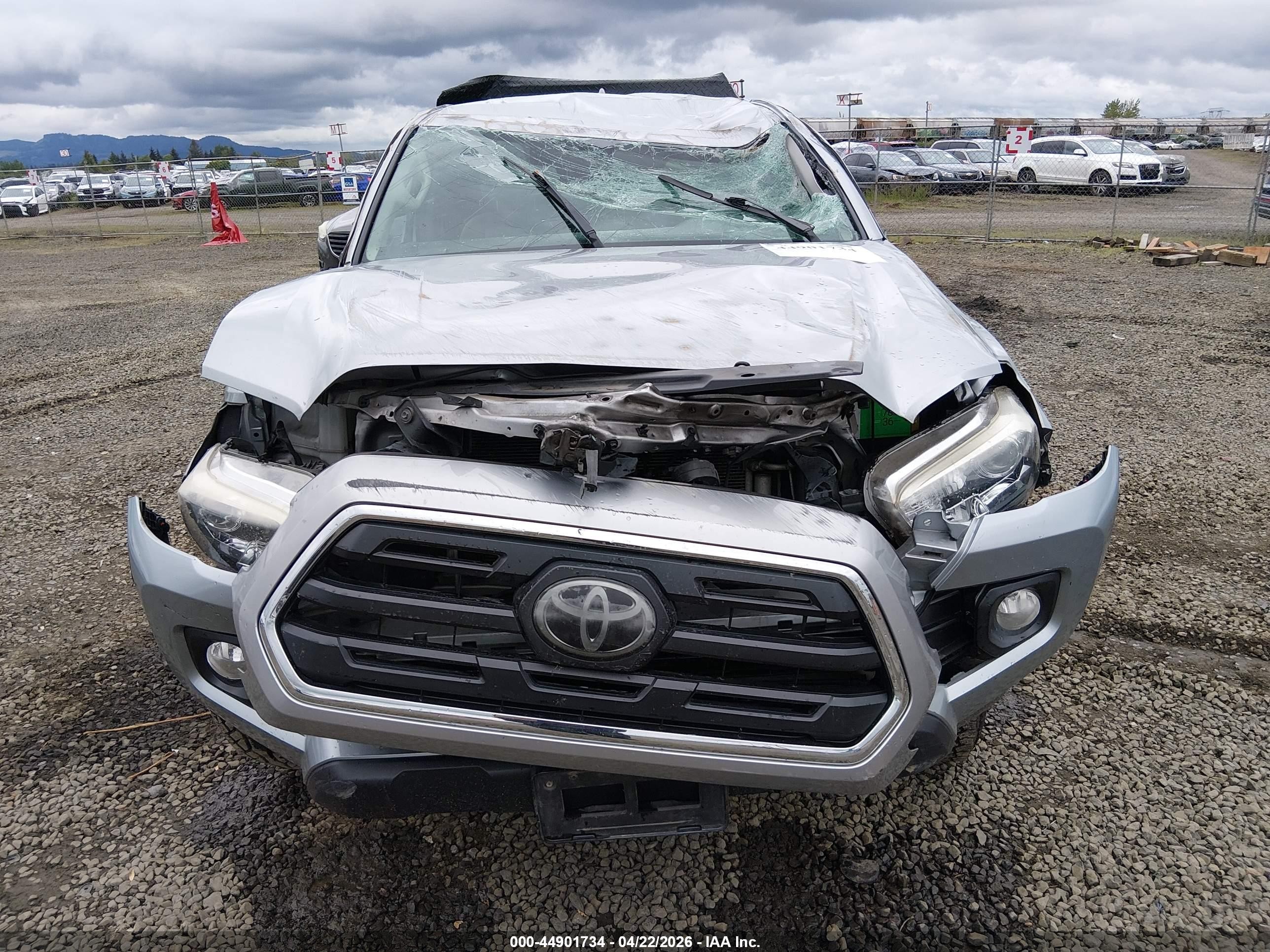 2018 Toyota Tacoma Sr5 Silver vin: 5TFSX5EN2JX062997