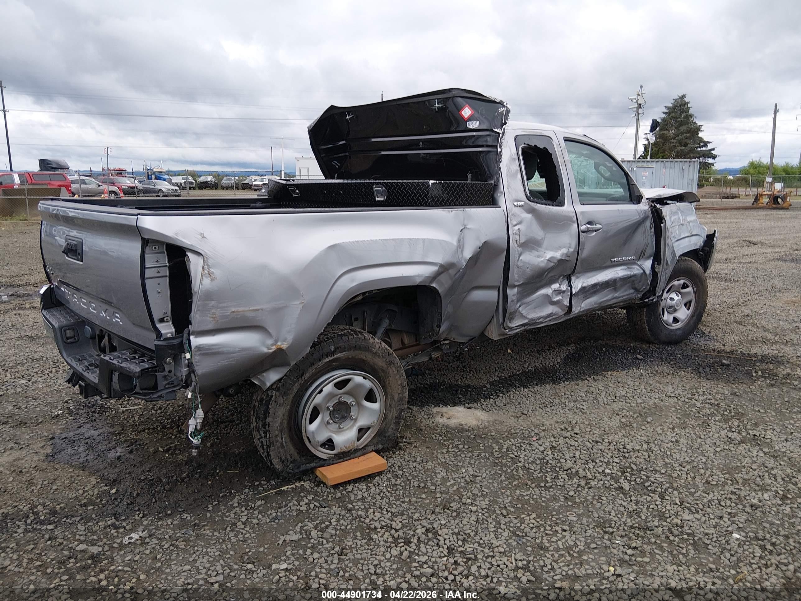 2018 Toyota Tacoma Sr5 Silver vin: 5TFSX5EN2JX062997