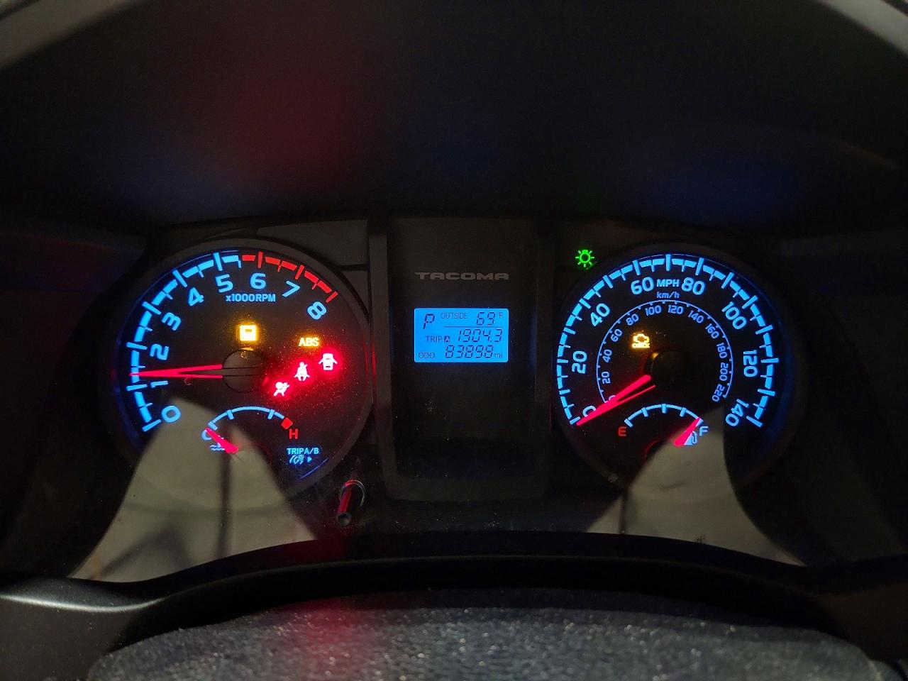2017 Toyota Tacoma Sr Белый vin: 5TFSX5EN3HX057835