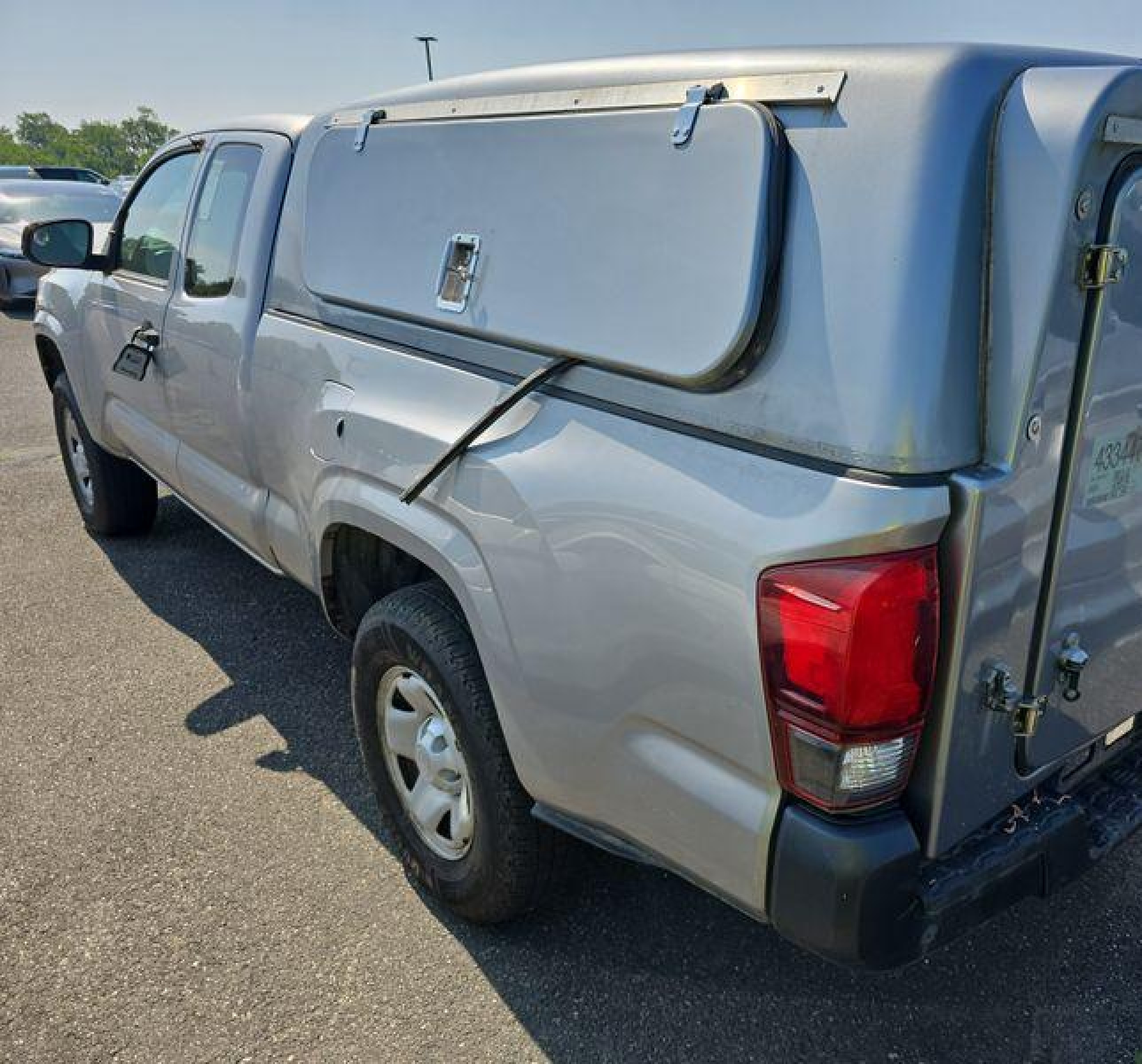 2018 Toyota Tacoma Sr vin: 5TFSX5EN6JX062677