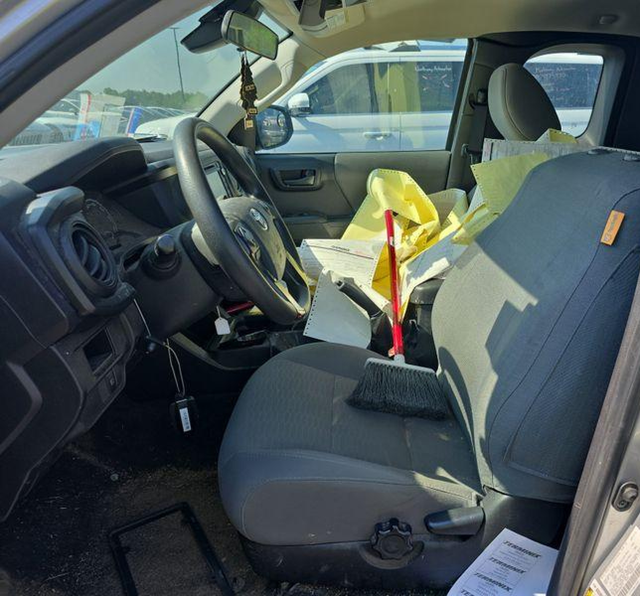 2018 Toyota Tacoma Sr vin: 5TFSX5EN6JX062677