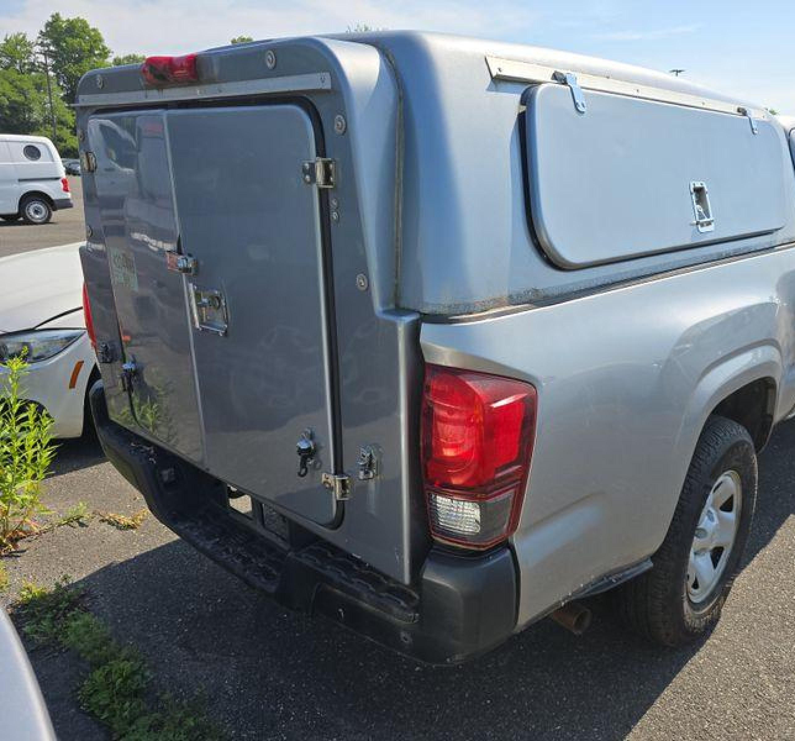 2018 Toyota Tacoma Sr vin: 5TFSX5EN6JX062677