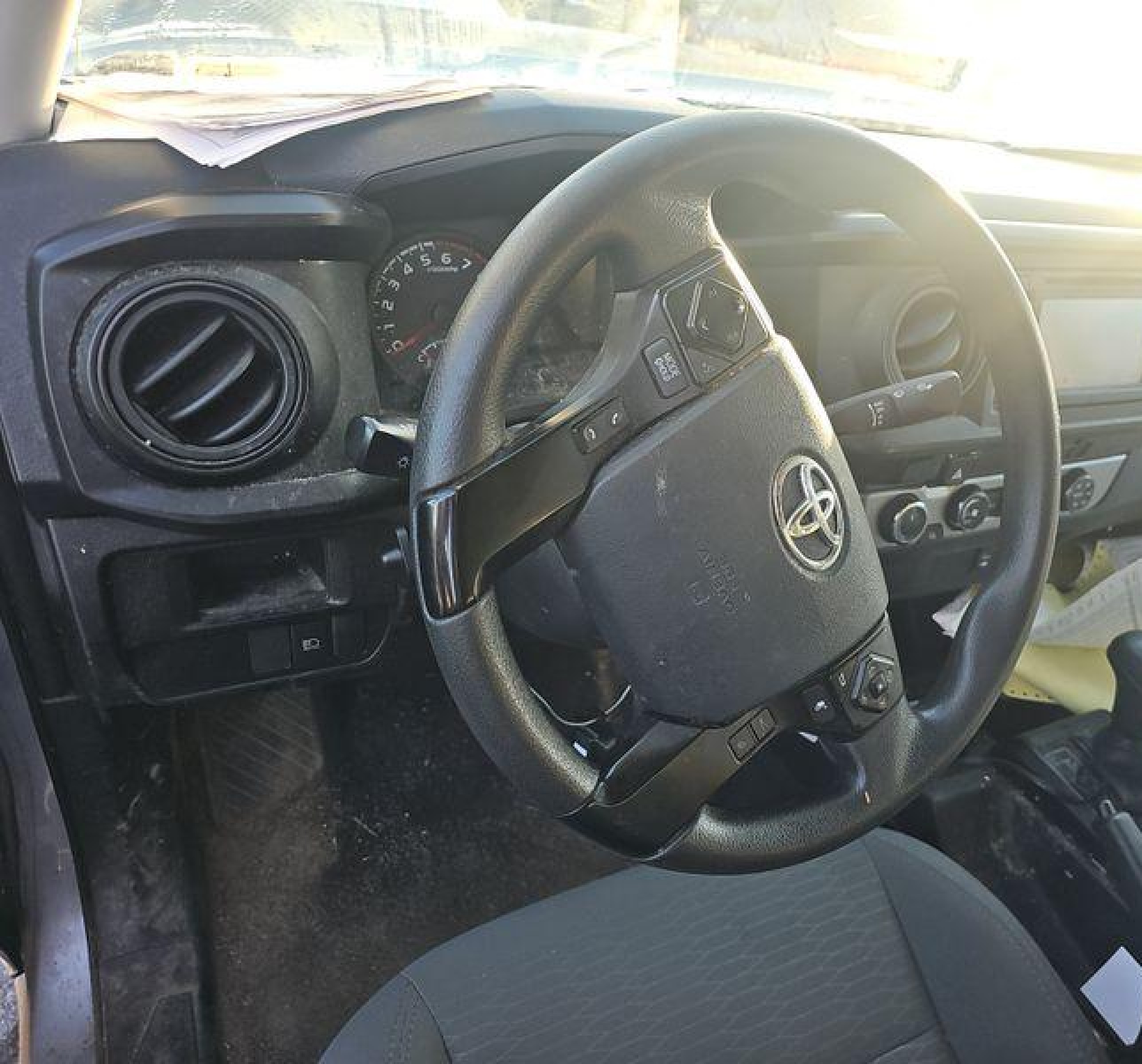 2018 Toyota Tacoma Sr vin: 5TFSX5EN6JX062677
