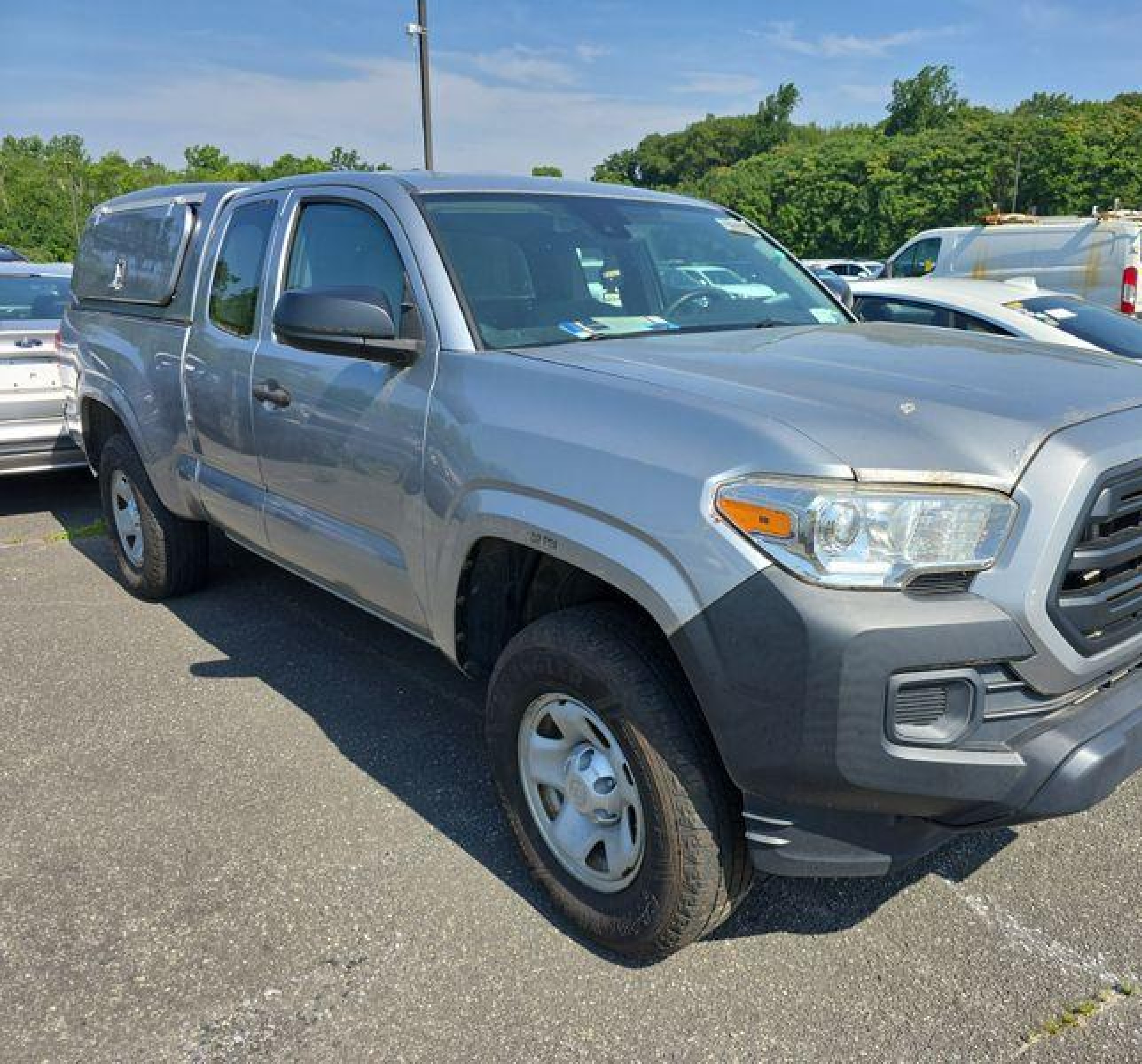 2018 Toyota Tacoma Sr vin: 5TFSX5EN6JX062677