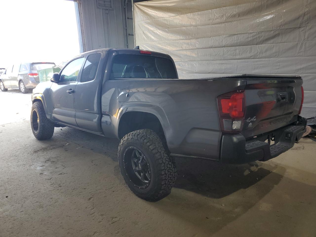 2018 Toyota Tacoma Access Cab Gray vin: 5TFSX5EN6JX063313