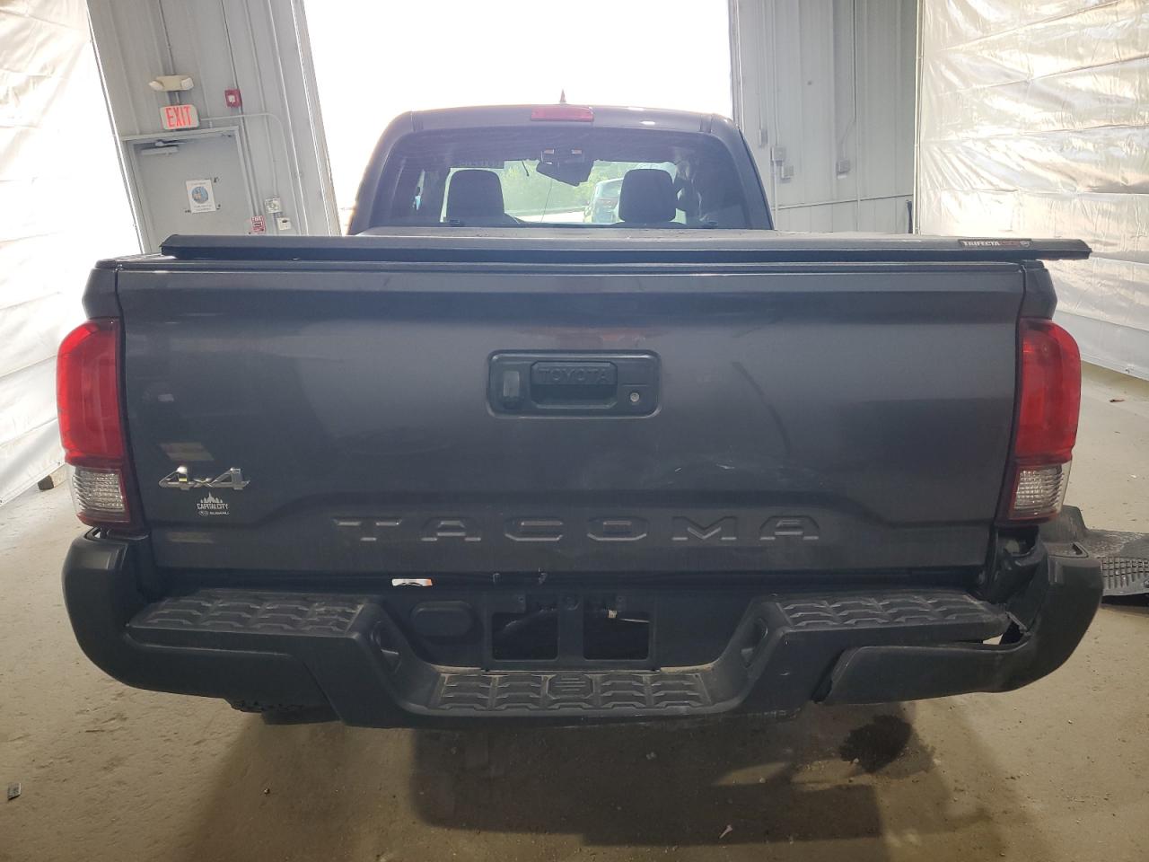 2018 Toyota Tacoma Access Cab Gray vin: 5TFSX5EN6JX063313