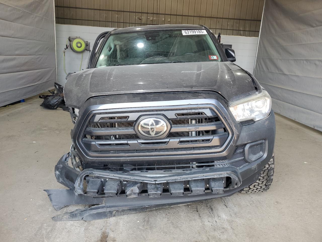 2018 Toyota Tacoma Access Cab Gray vin: 5TFSX5EN6JX063313