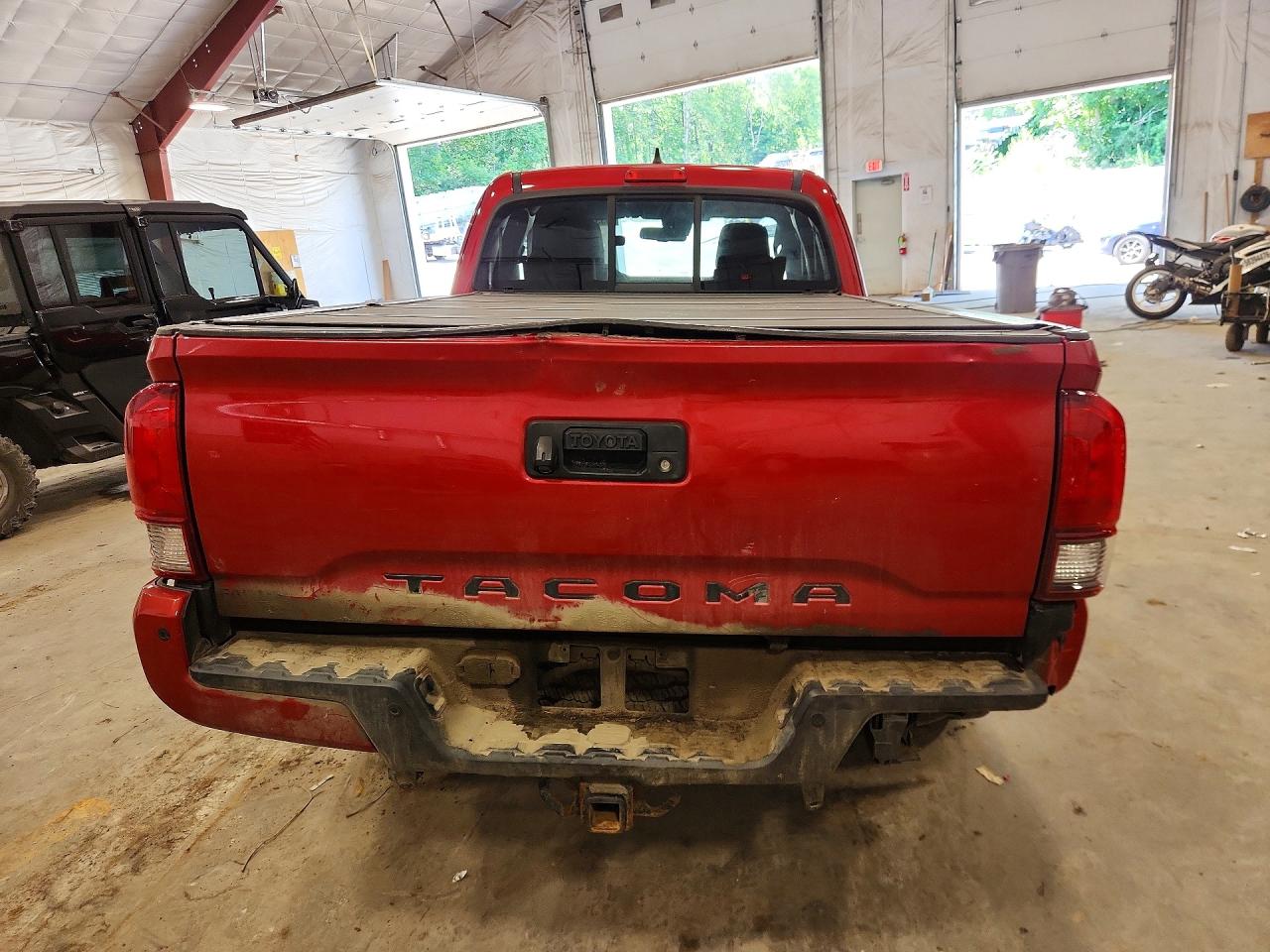 2018 Toyota Tacoma Trd Off-road Red vin: 5TFSZ5AN1JX133560