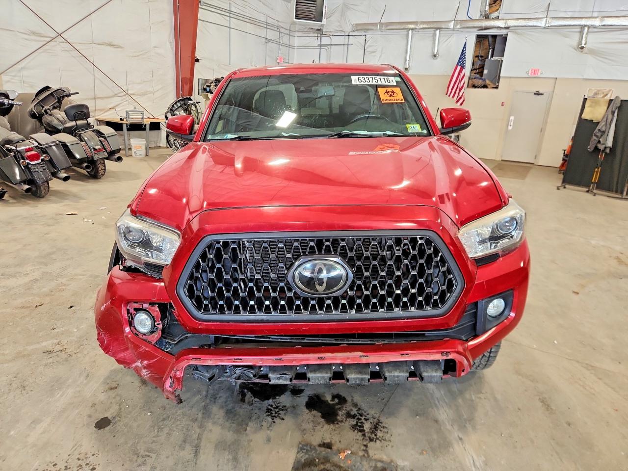2018 Toyota Tacoma Trd Off-road Red vin: 5TFSZ5AN1JX133560