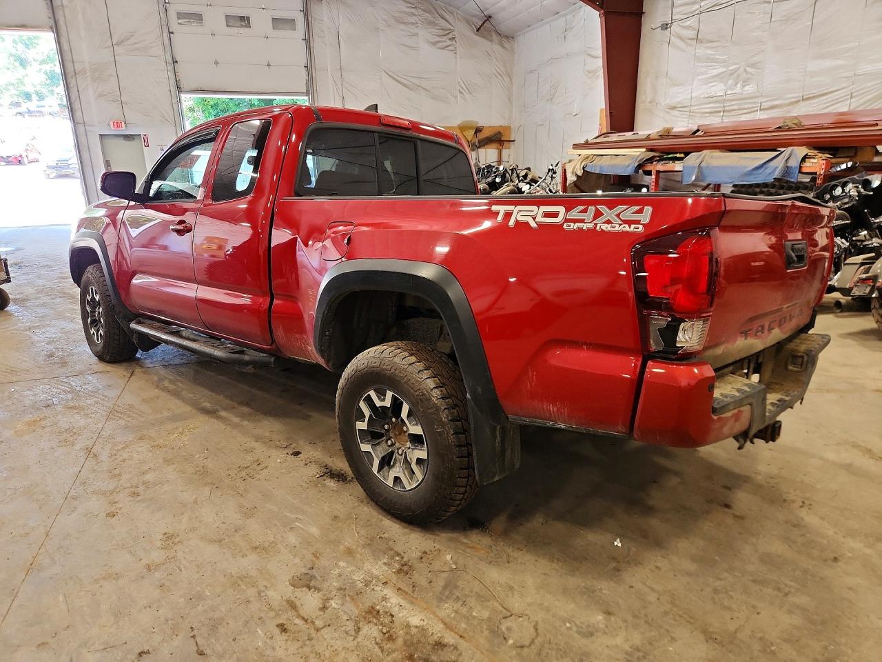 2018 Toyota Tacoma Trd Off-road Red vin: 5TFSZ5AN1JX133560
