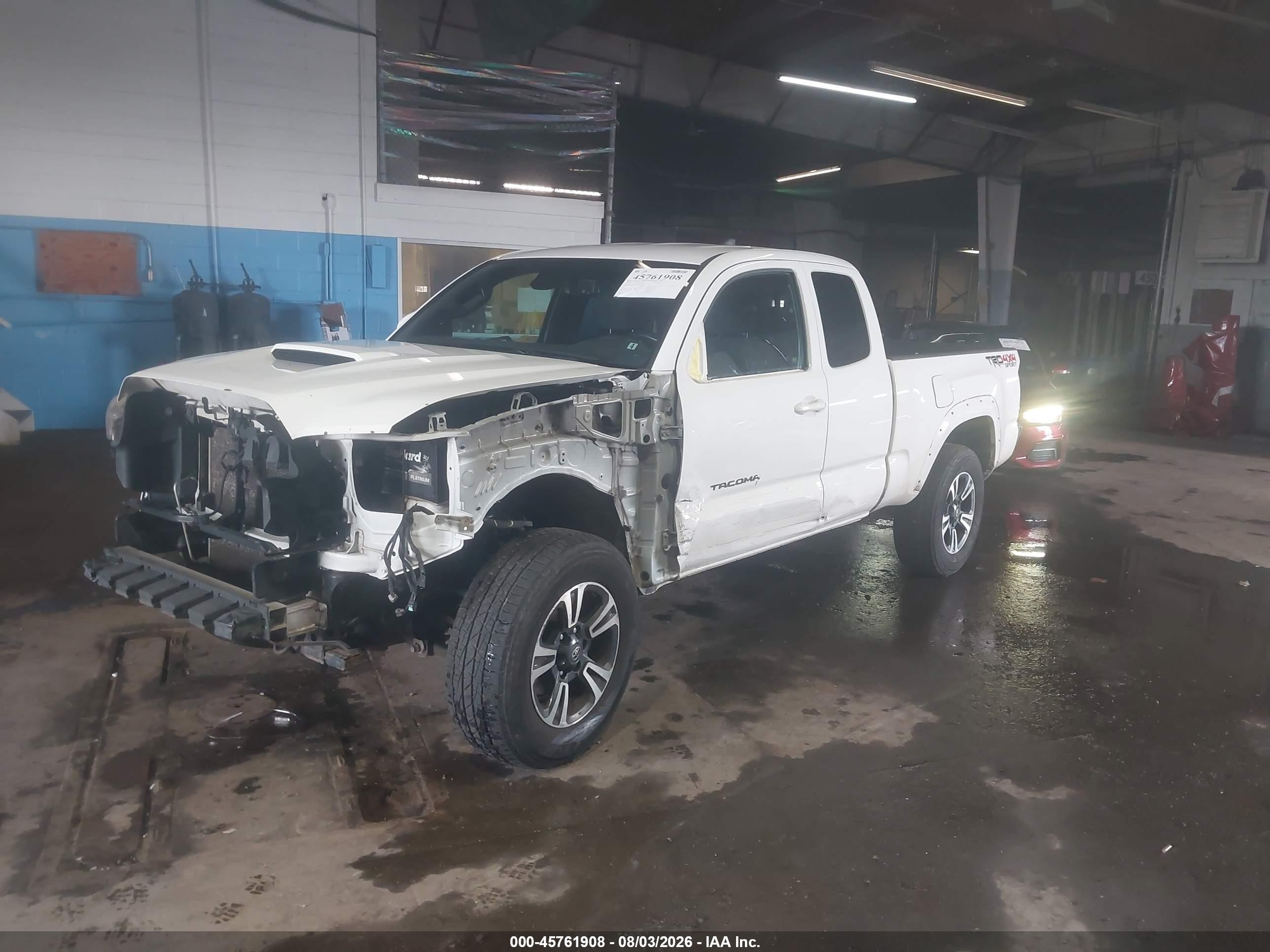 2018 Toyota Tacoma Trd Sport White vin: 5TFSZ5AN4JX139384