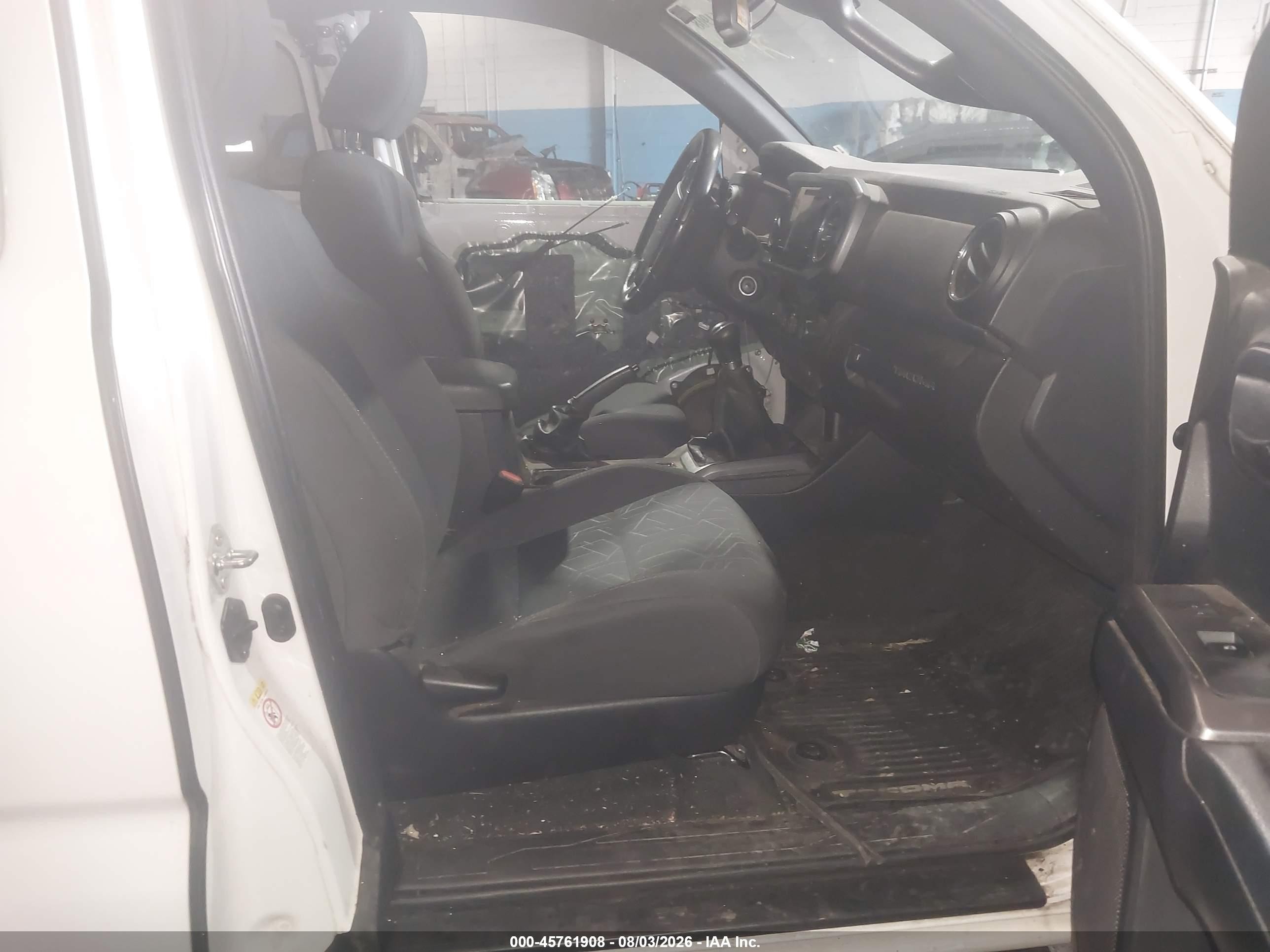 2018 Toyota Tacoma Trd Sport White vin: 5TFSZ5AN4JX139384
