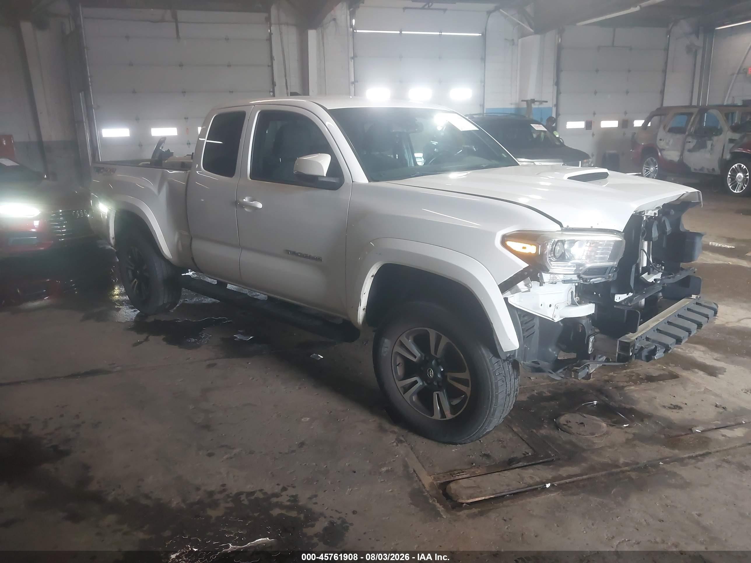 2018 Toyota Tacoma Trd Sport White vin: 5TFSZ5AN4JX139384
