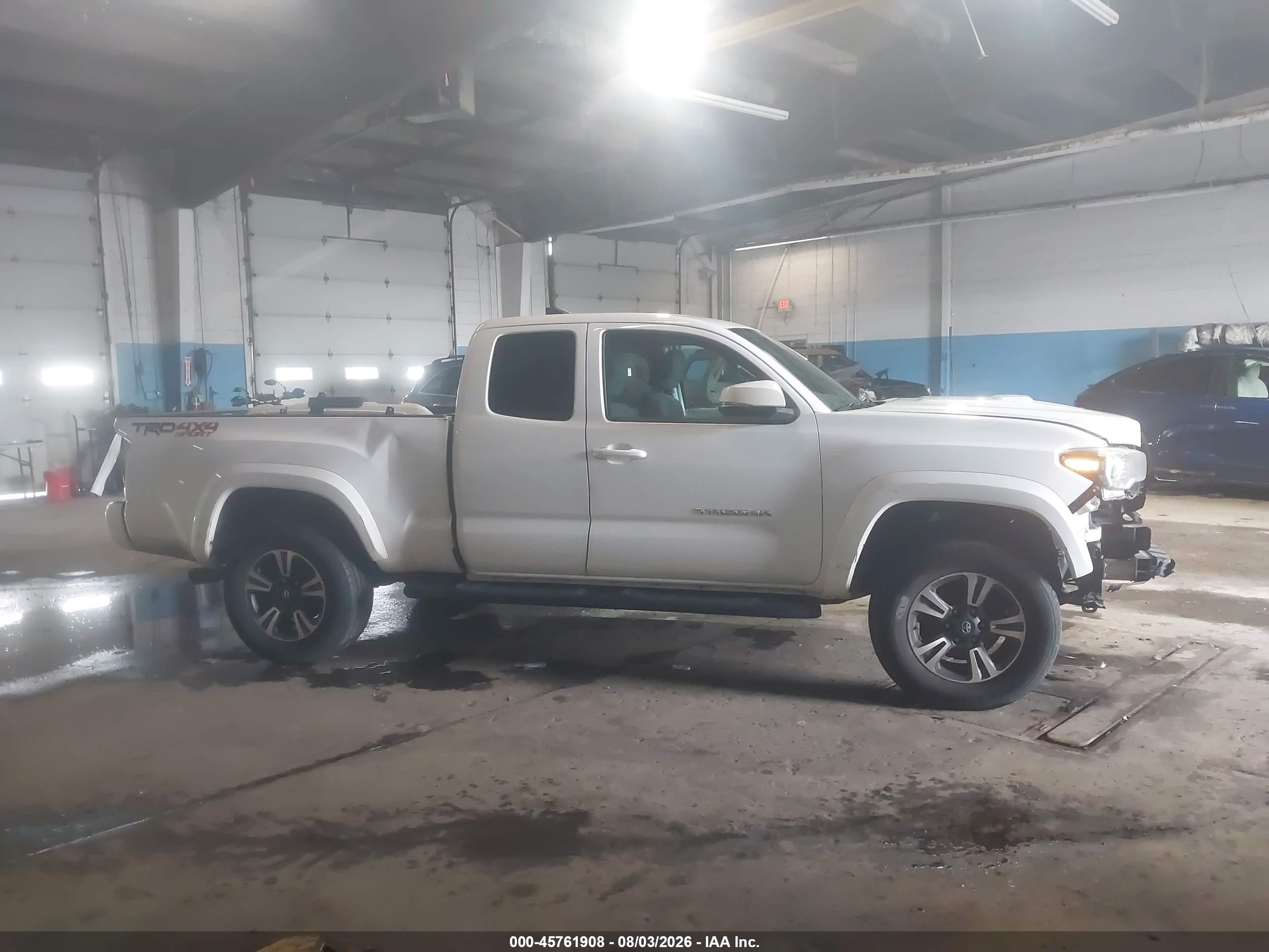 2018 Toyota Tacoma Trd Sport White vin: 5TFSZ5AN4JX139384