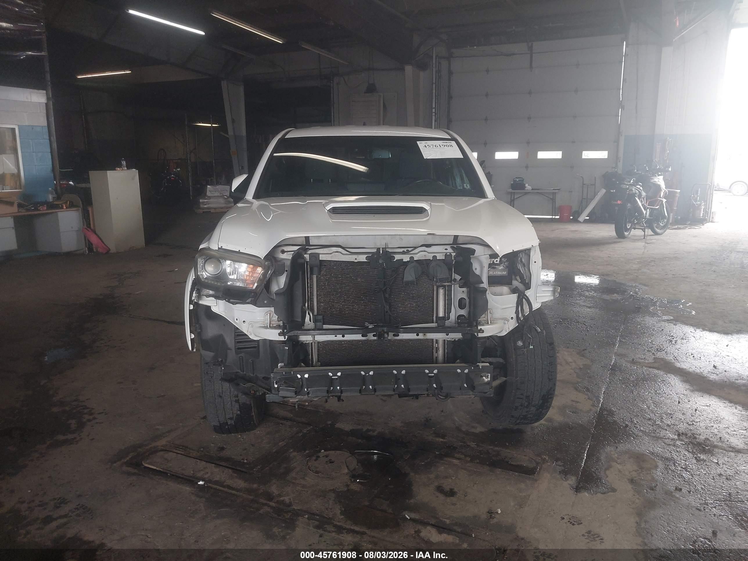 2018 Toyota Tacoma Trd Sport White vin: 5TFSZ5AN4JX139384